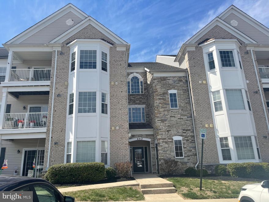 **Upscale 2 BR/2FB  With Bonus  Den/Office Rental Now Available**--This Model Includes Additional Living Space In Loft Area- Features Include Beautifully Maintained Hardwood Floors, Fully Applianced Kitchen, High Ceilings, Electric Fireplace, and  Laundry Area. This Unit sits in  a Premium Location with Wooded Views from  the Covered Balcony. There is  Plenty of Parking and the  Location is Convenient to Interstates, Schools, Popular Dining and Shopping.  Schedule Your Showing Today!!