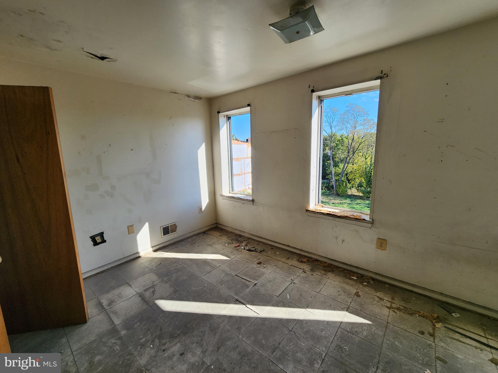 SANDTOWN-WINCHESTER - Residential