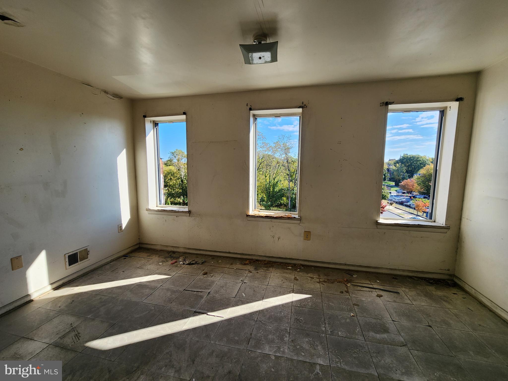 SANDTOWN-WINCHESTER - Residential