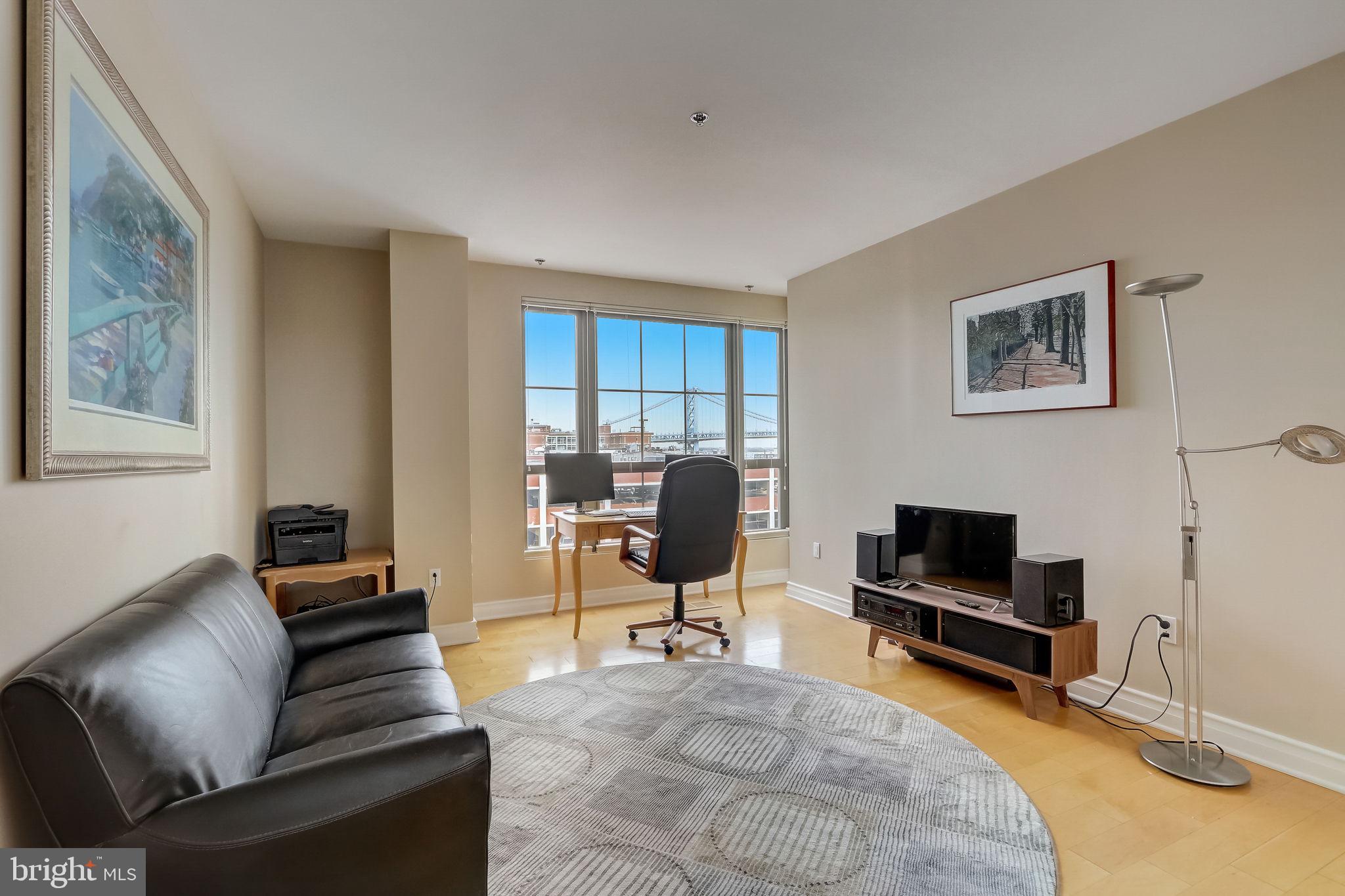 SOCIETY HILL - Residential