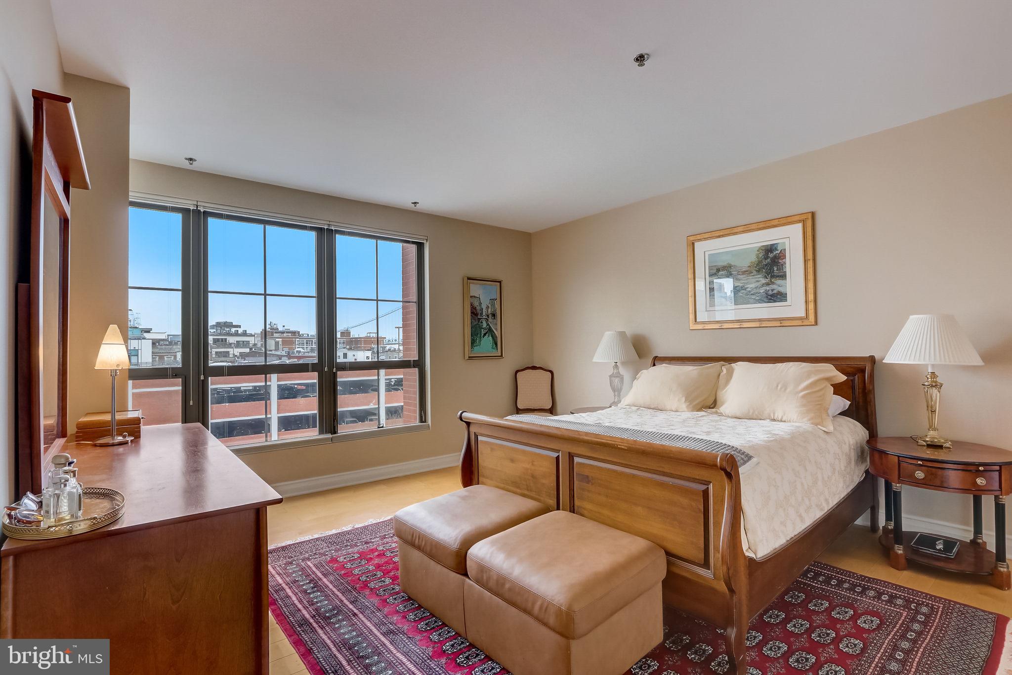 SOCIETY HILL - Residential