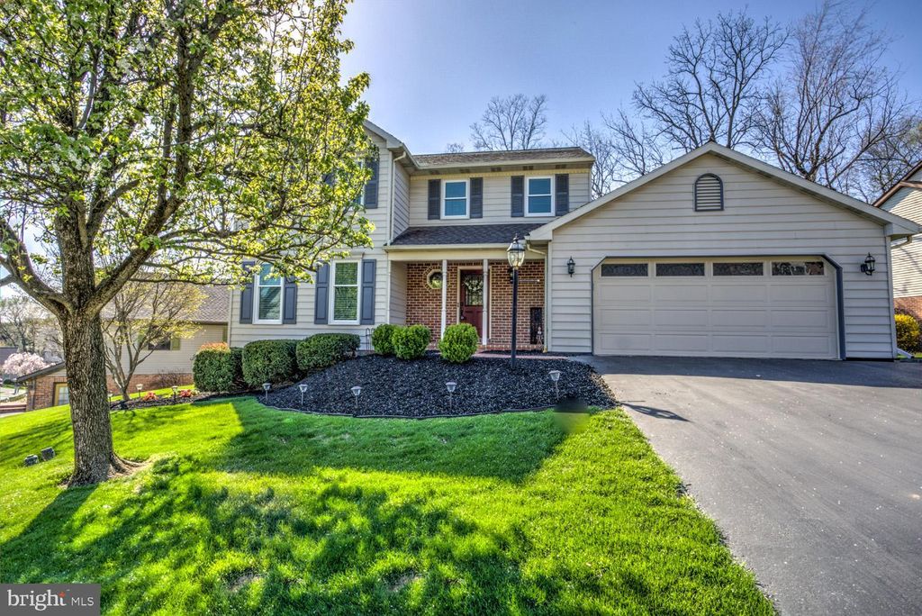Photo of 138 WINDSOR DR, EPHRATA, PA 17522 (MLS # PALA2033358)