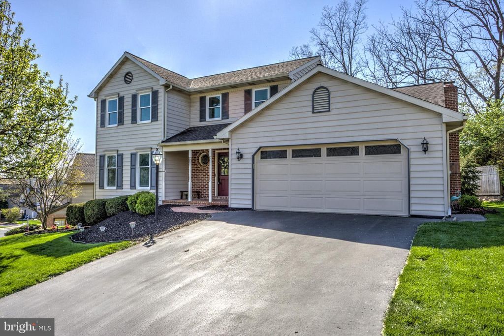 Photo of 138 WINDSOR DR, EPHRATA, PA 17522 (MLS # PALA2033358)