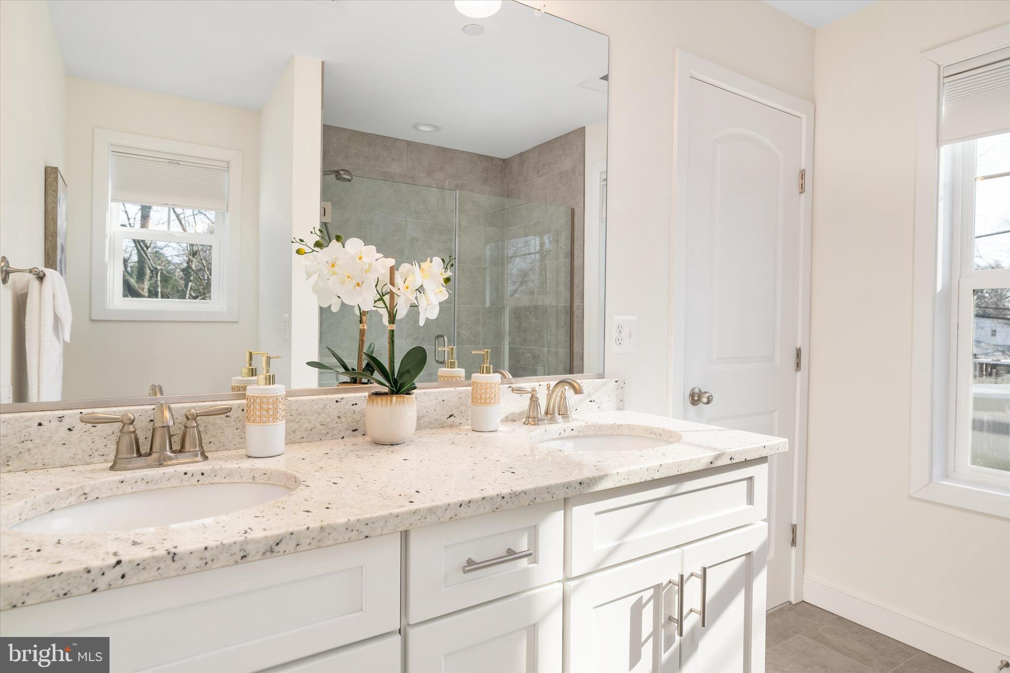 WOODLAND BEACH - Residential