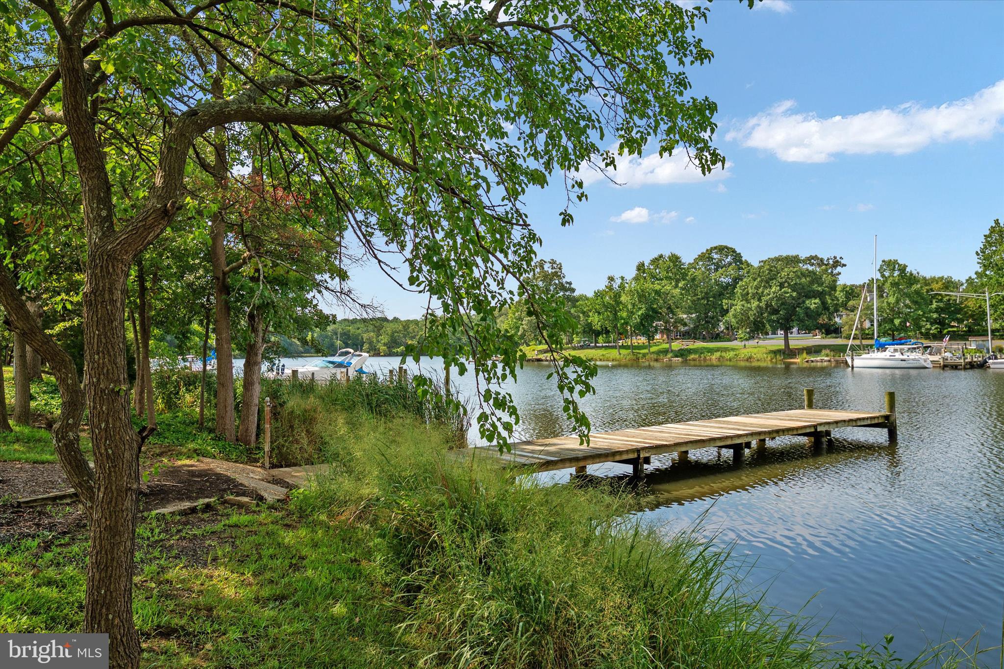 WOODLAND BEACH - Residential