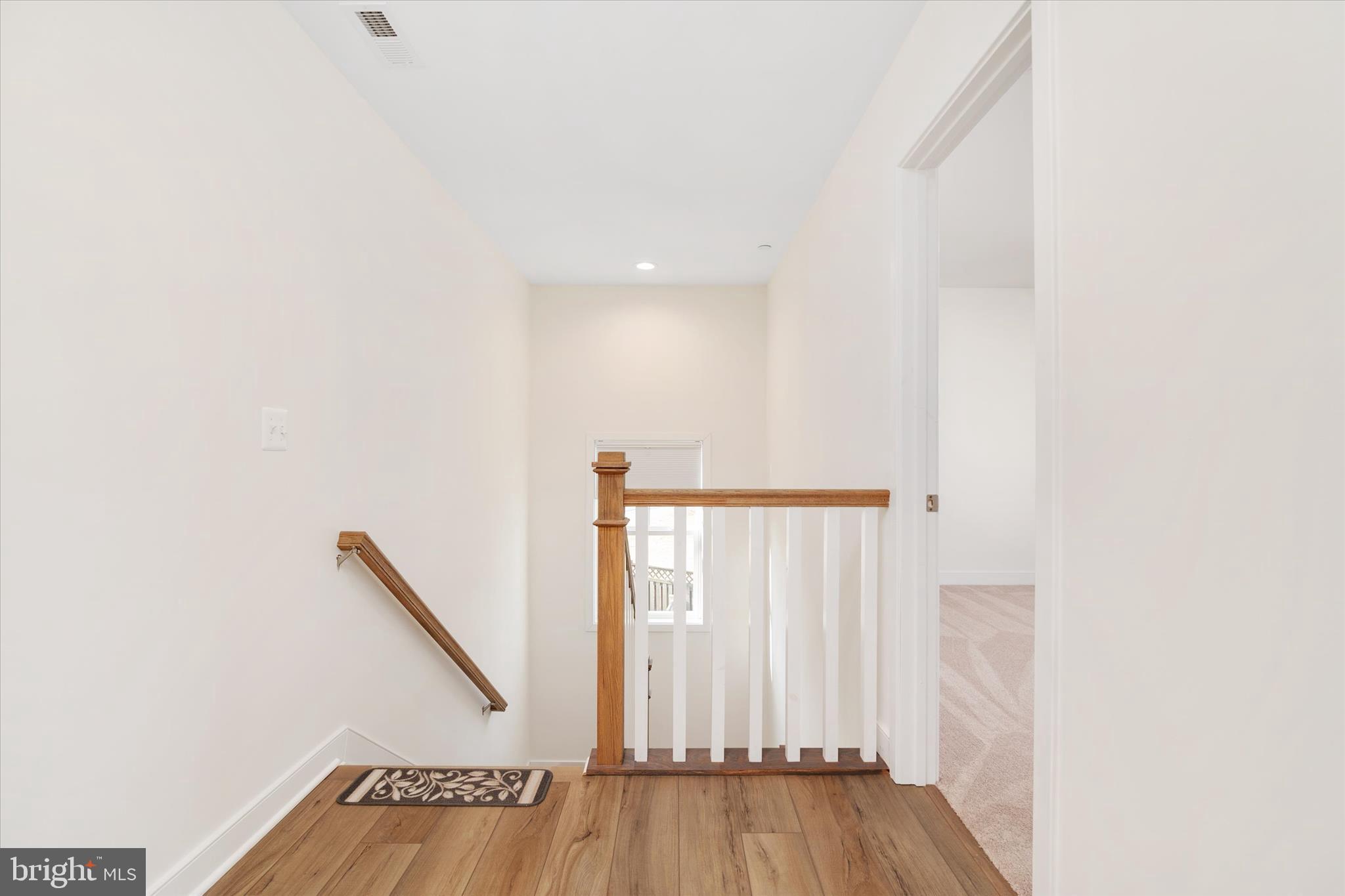 WOODLAND BEACH - Residential