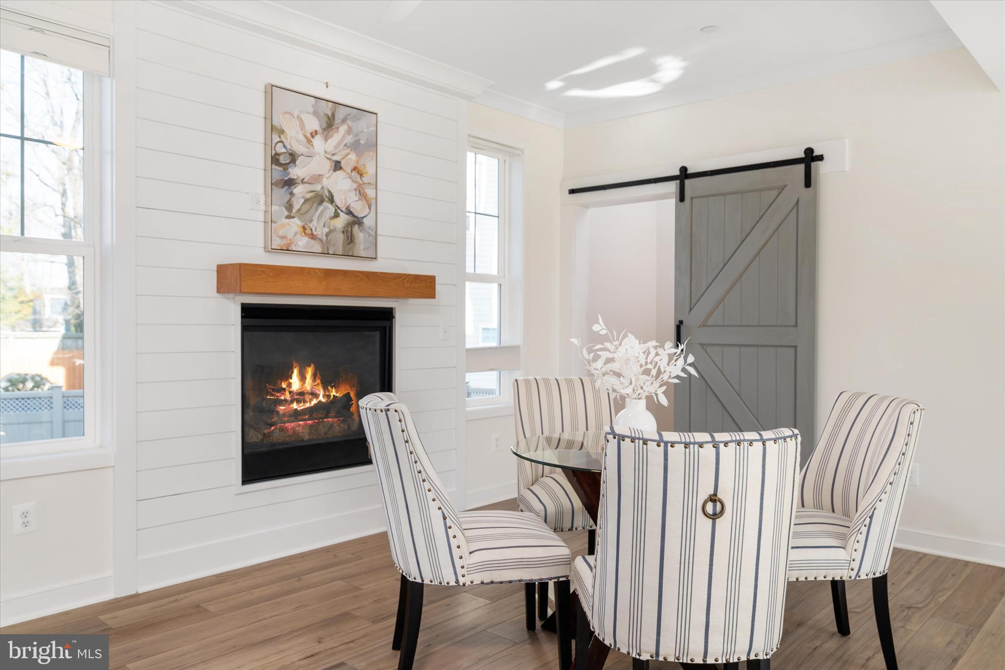 WOODLAND BEACH - Residential