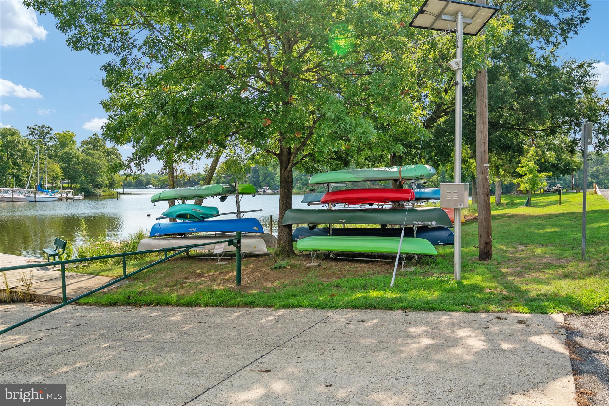 WOODLAND BEACH - Residential