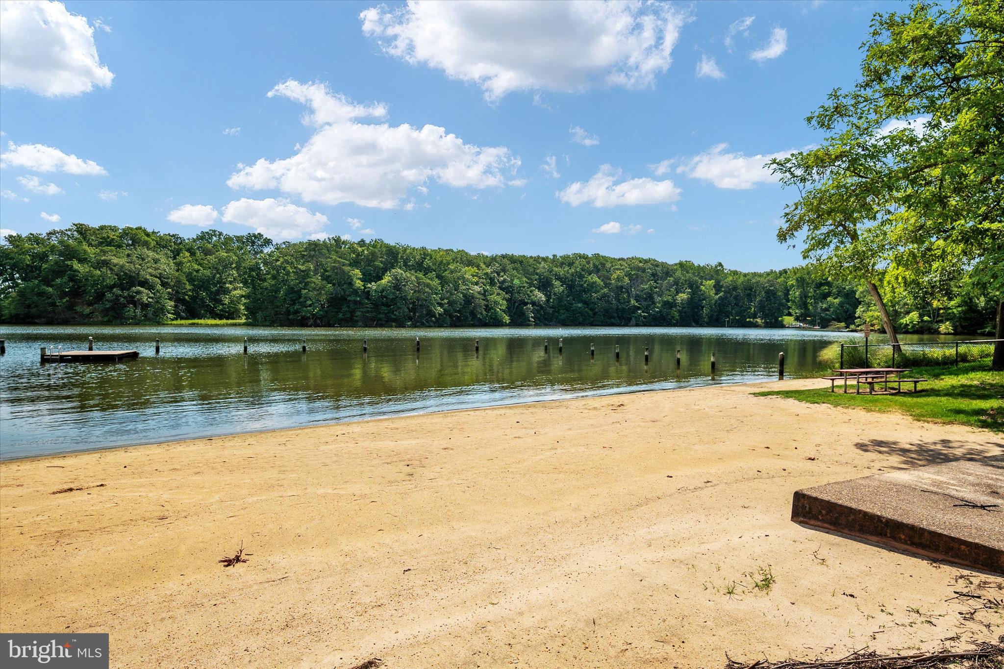 WOODLAND BEACH - Residential