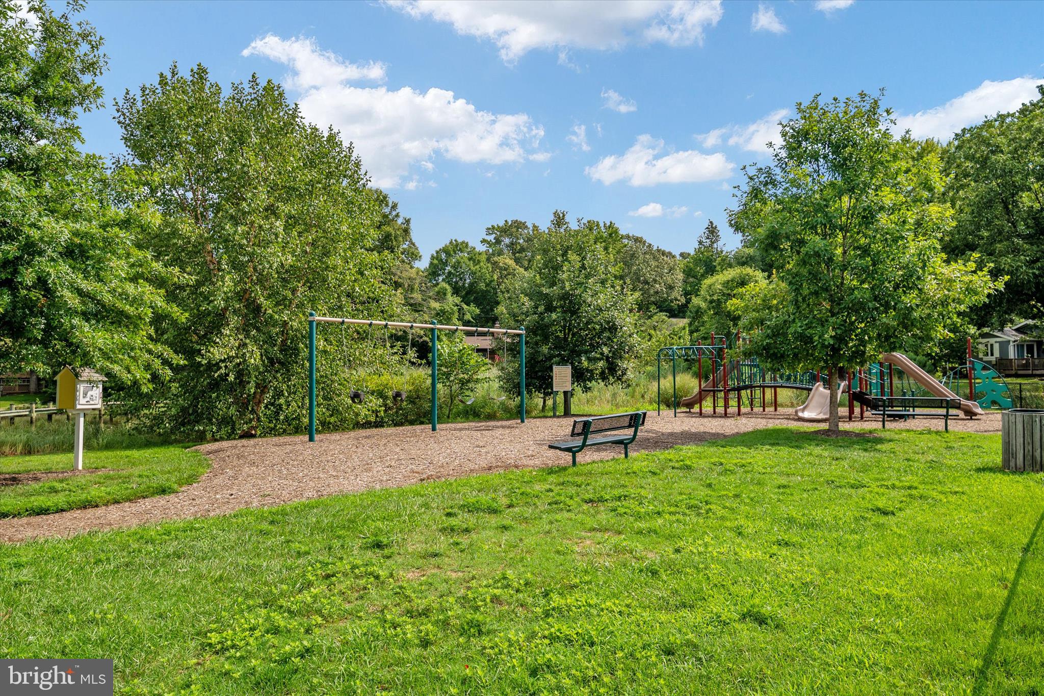 WOODLAND BEACH - Residential