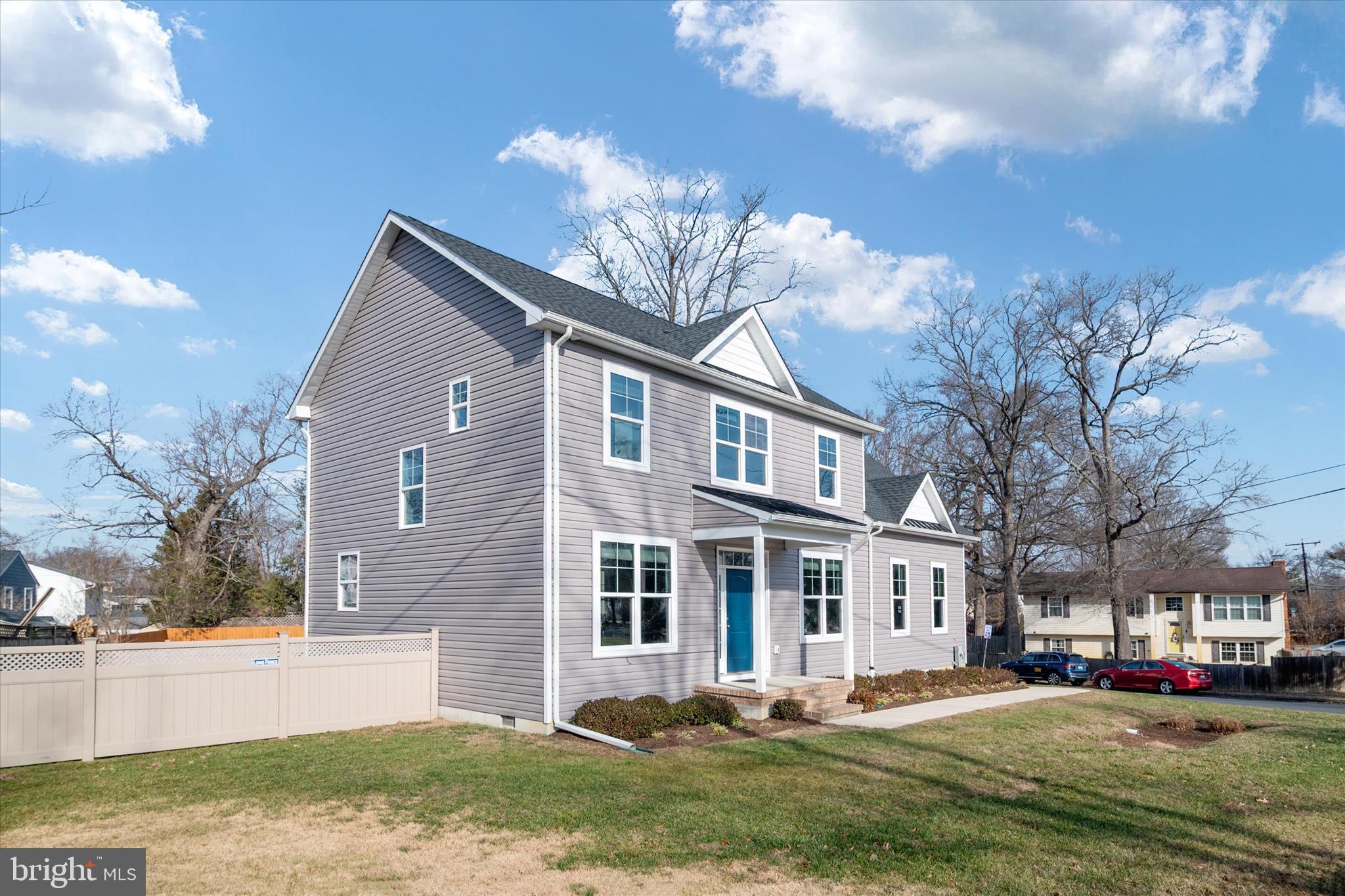 WOODLAND BEACH - Residential