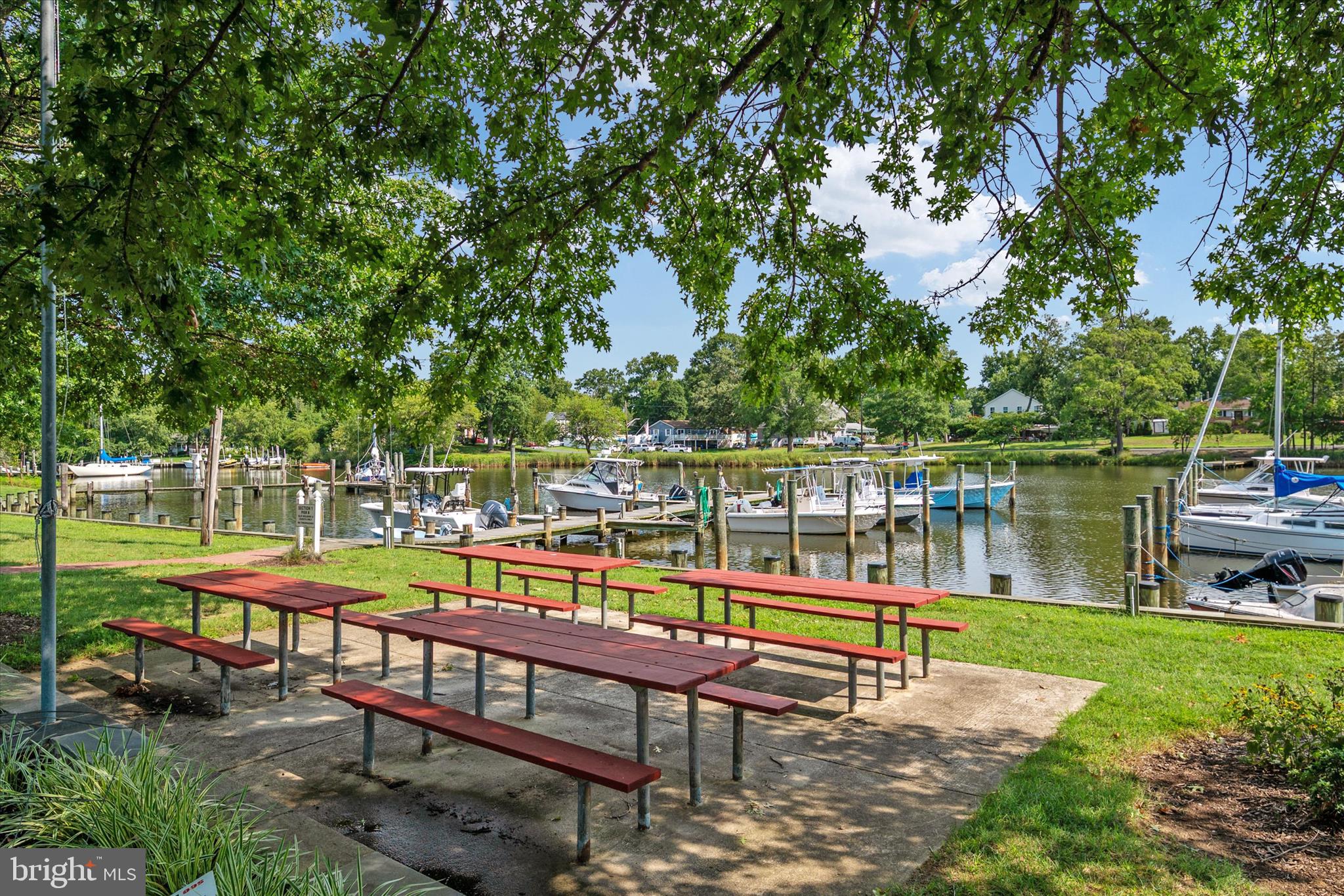 WOODLAND BEACH - Residential