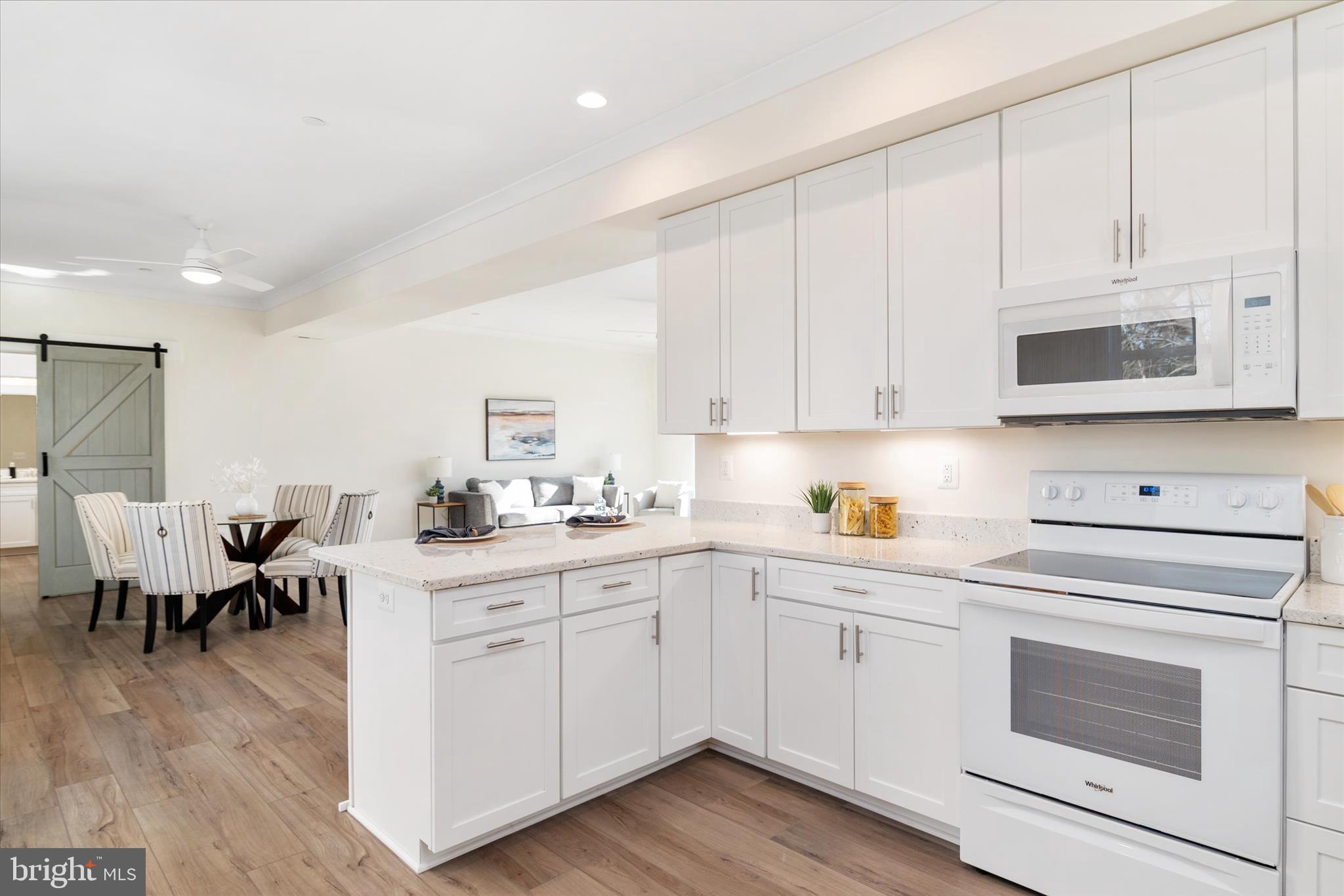 WOODLAND BEACH - Residential