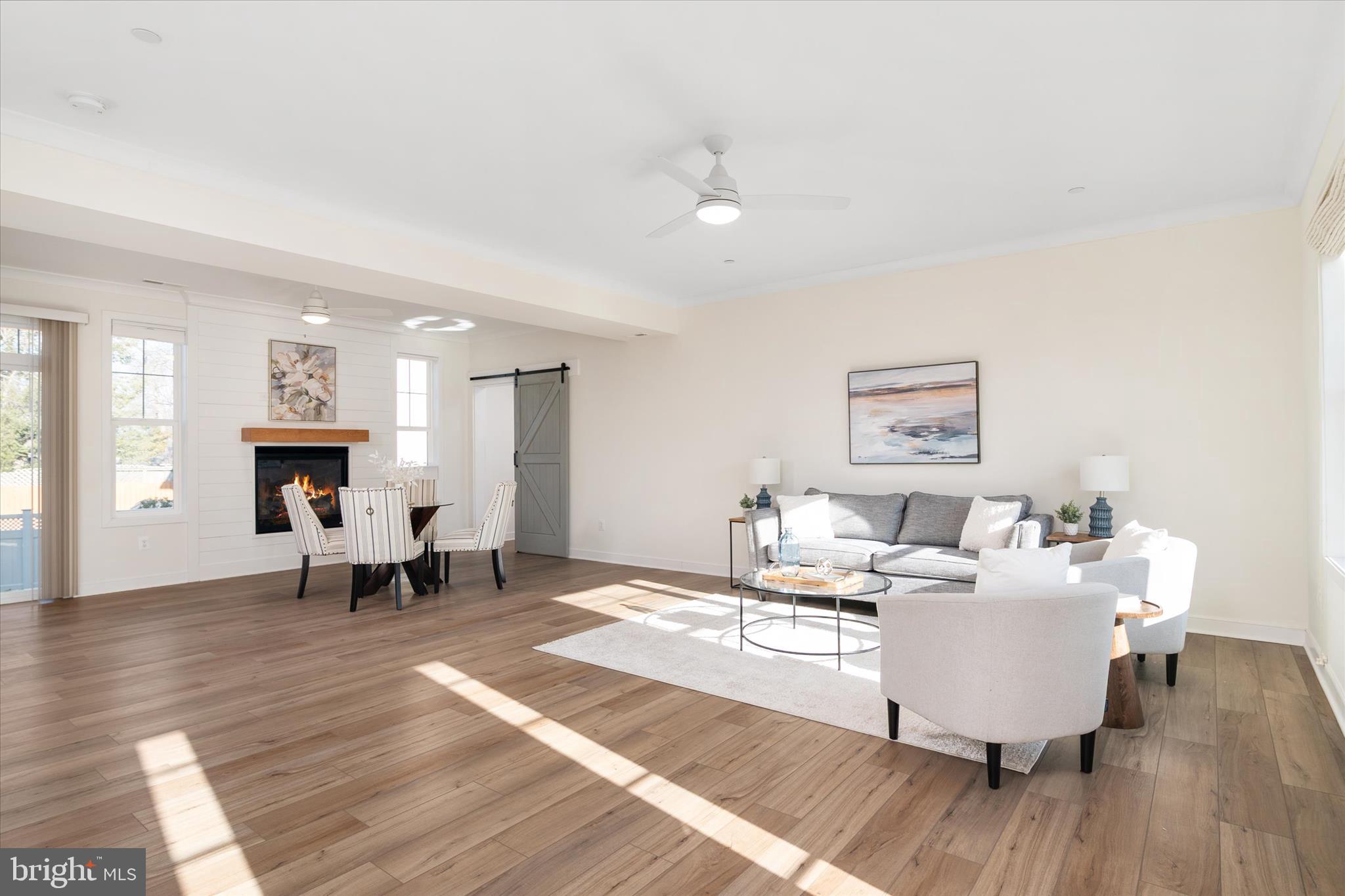 WOODLAND BEACH - Residential