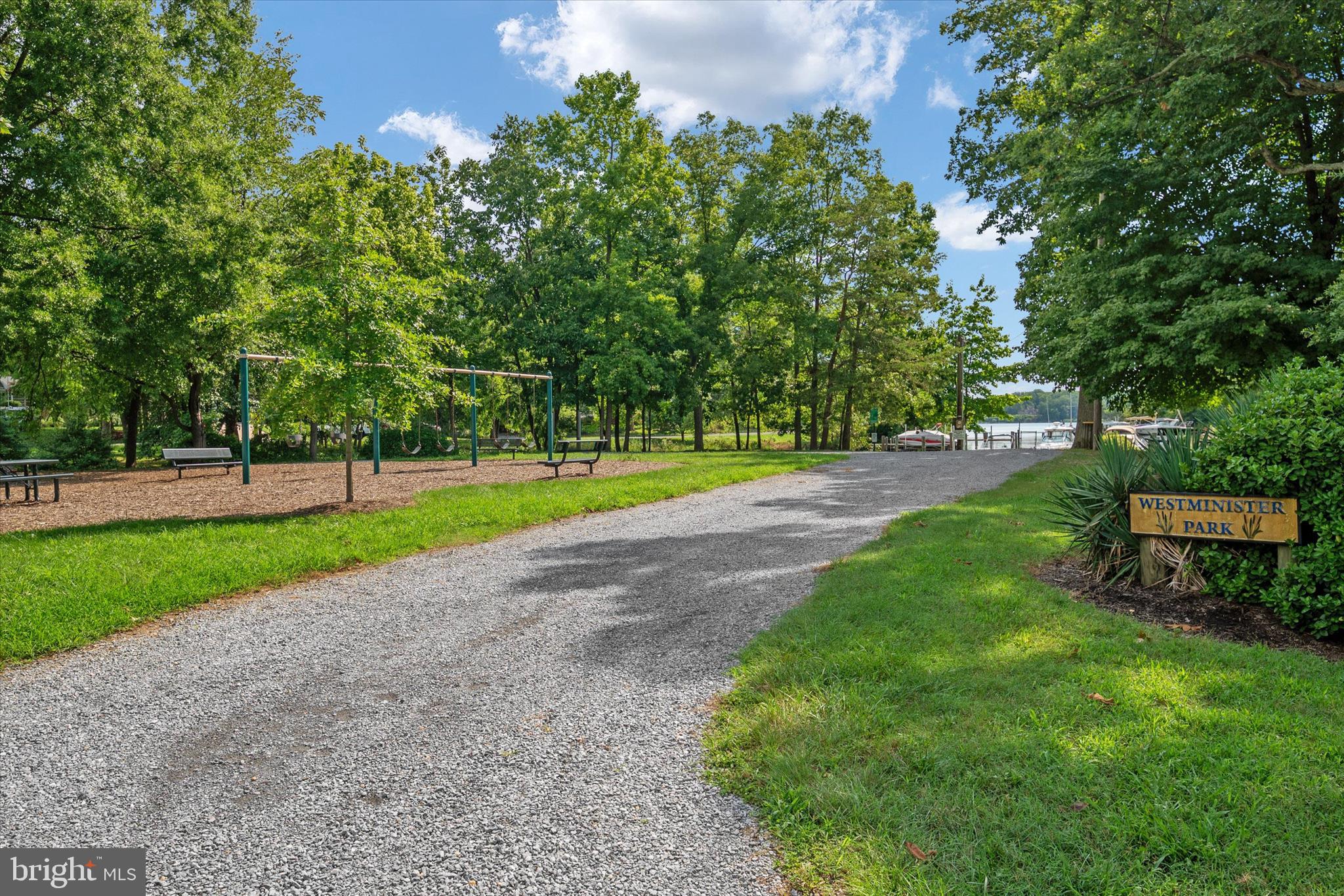 WOODLAND BEACH - Residential