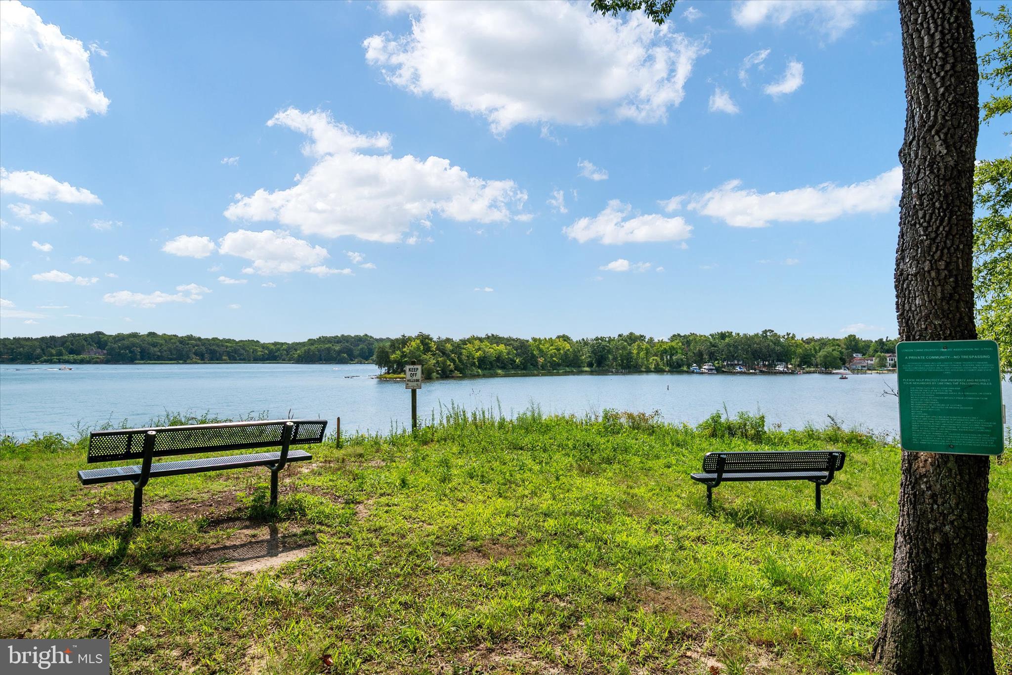 WOODLAND BEACH - Residential