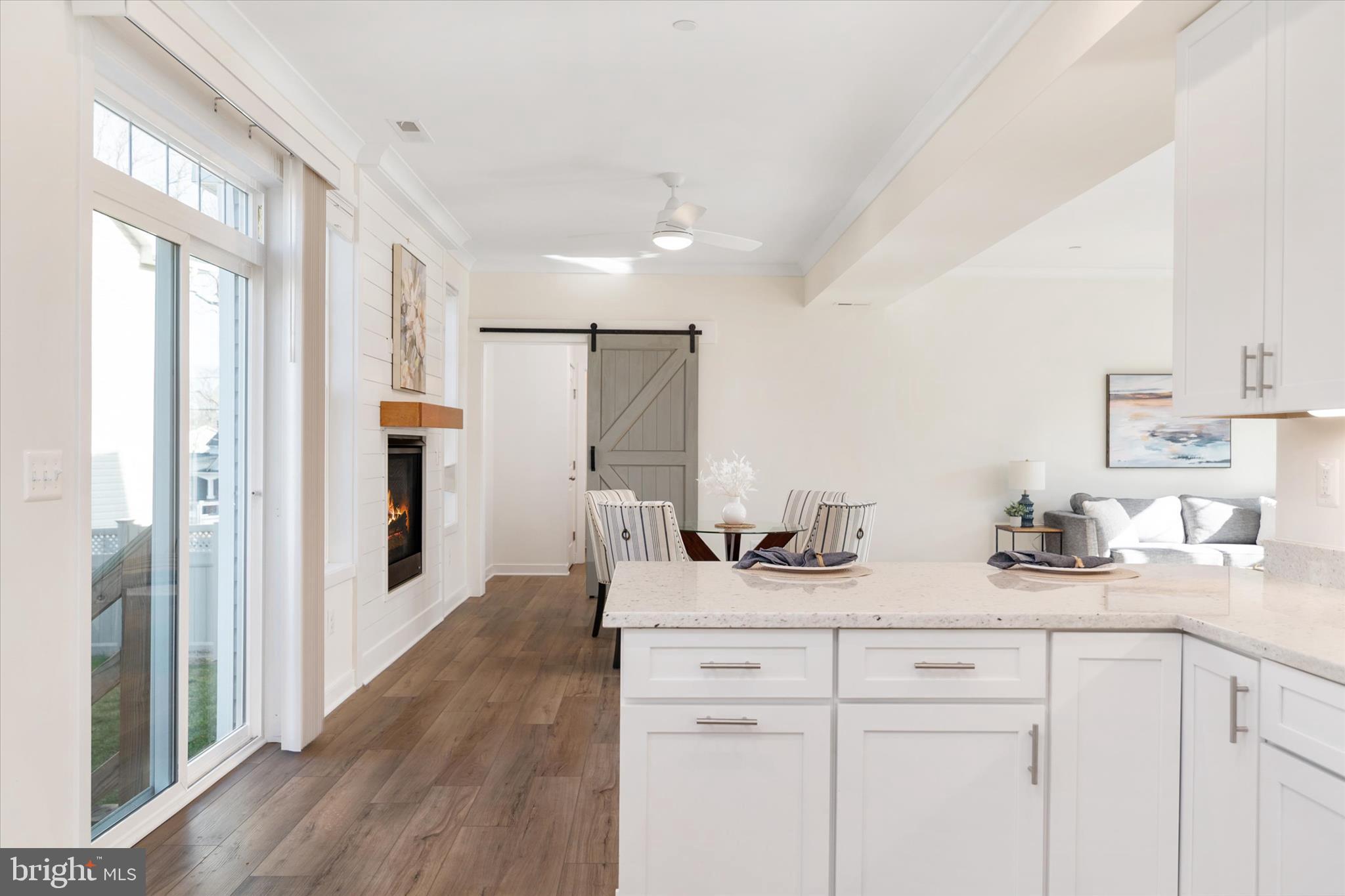 WOODLAND BEACH - Residential