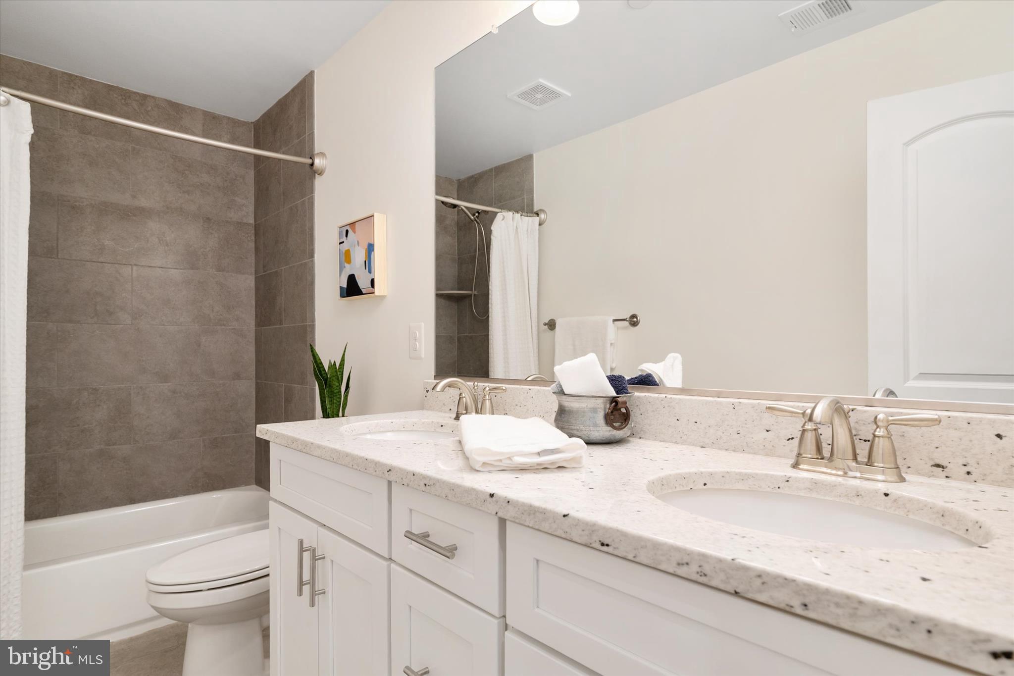 WOODLAND BEACH - Residential