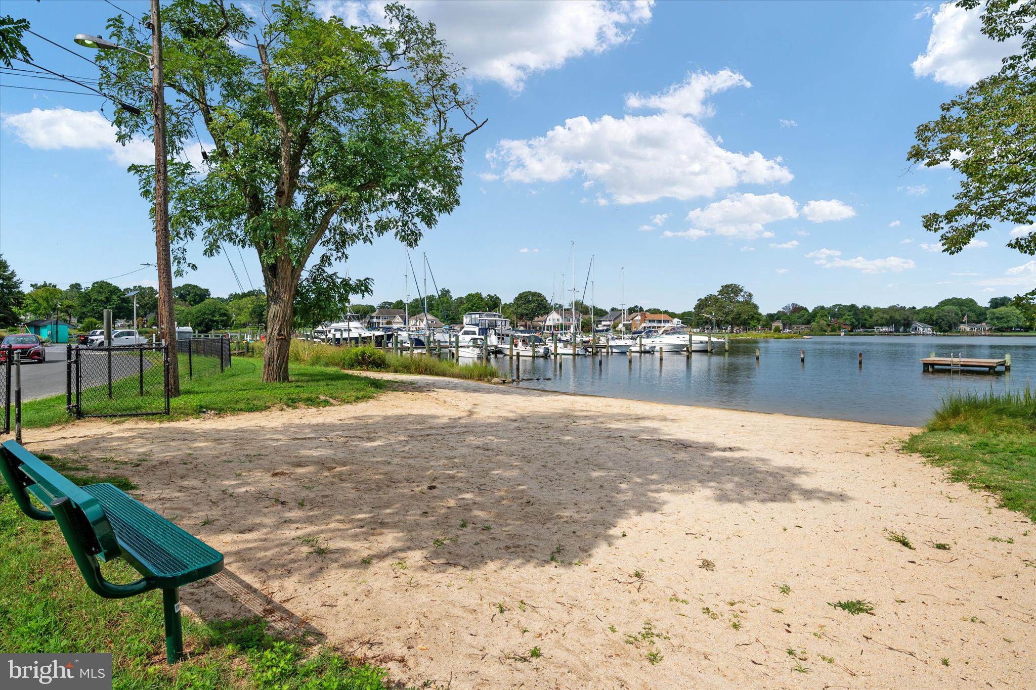 WOODLAND BEACH - Residential