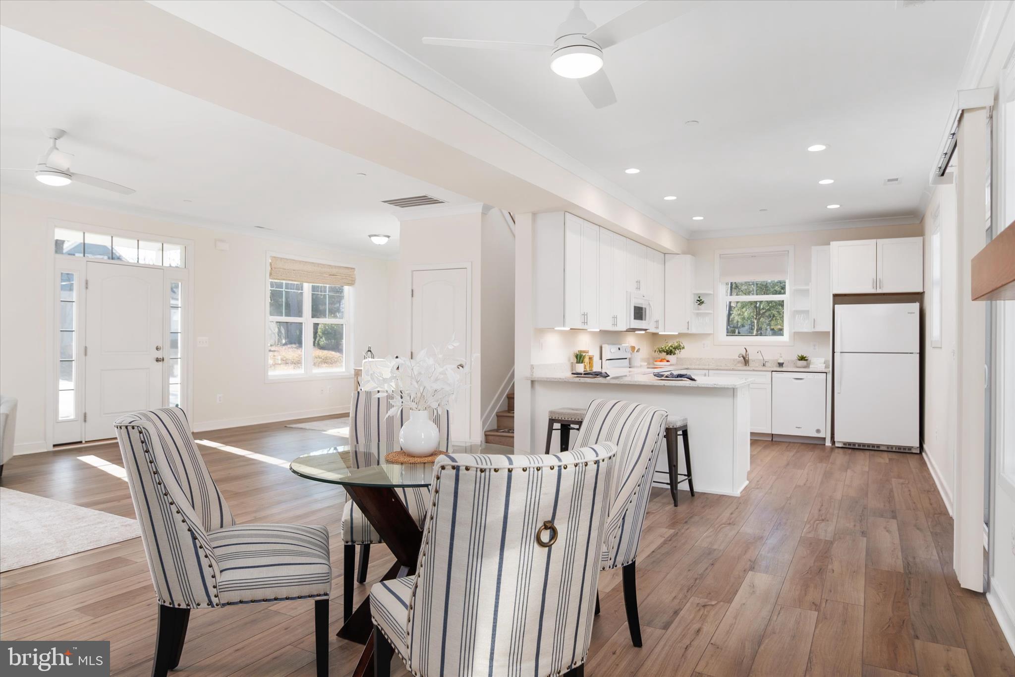 WOODLAND BEACH - Residential