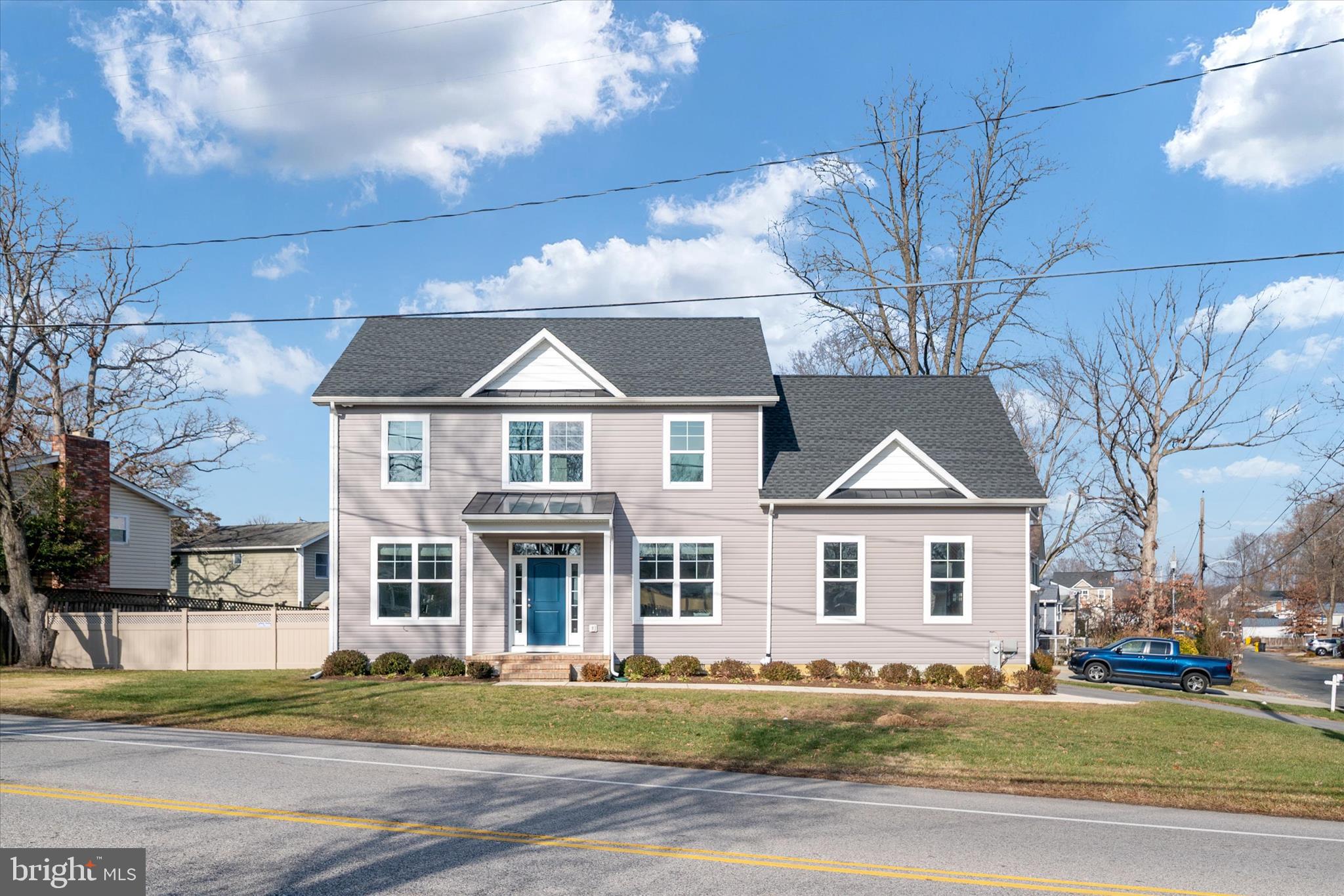 WOODLAND BEACH - Residential