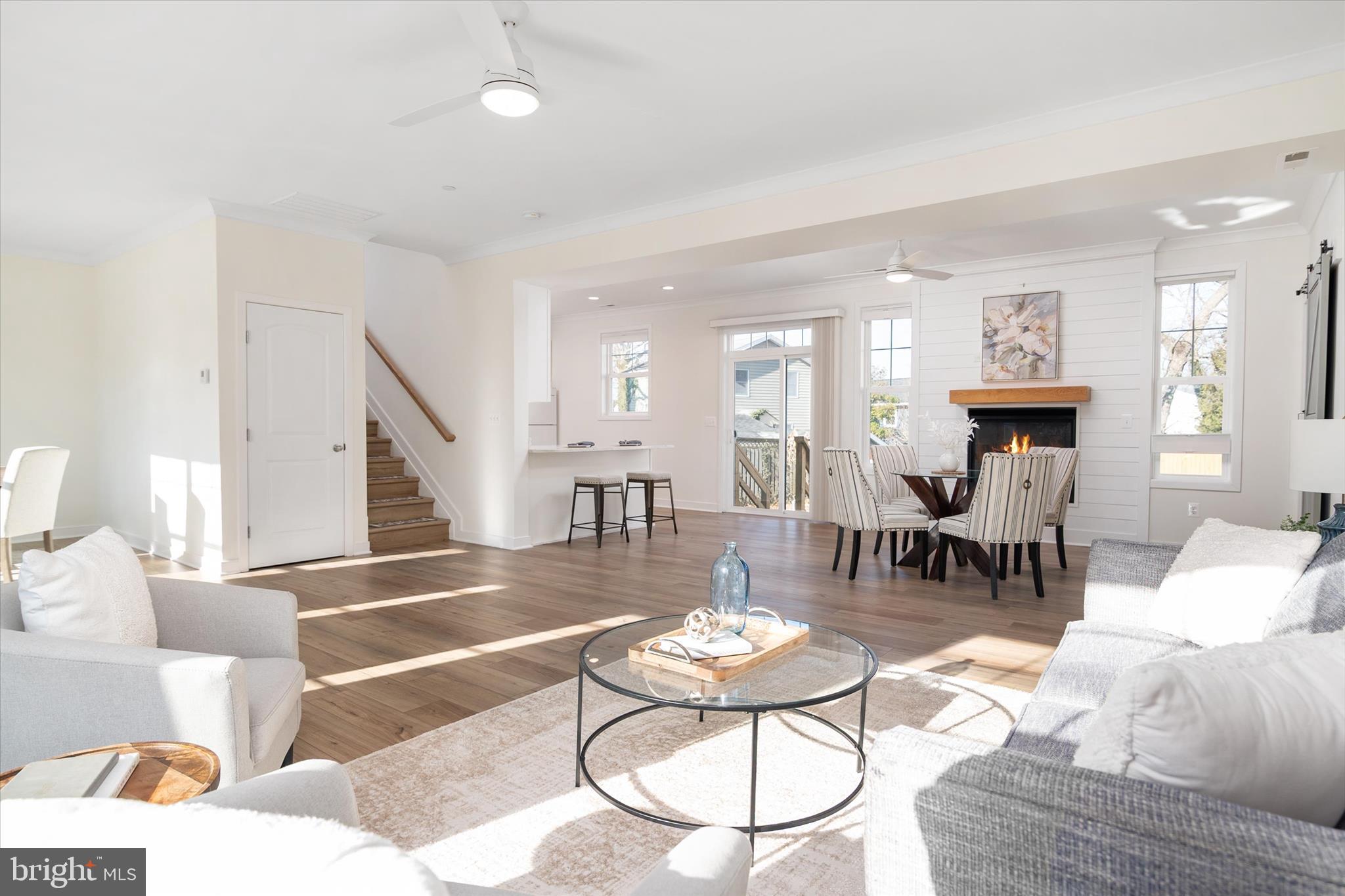 WOODLAND BEACH - Residential