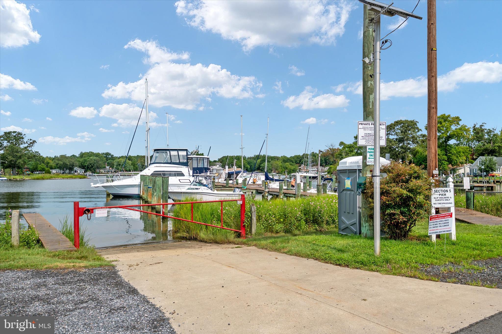 WOODLAND BEACH - Residential