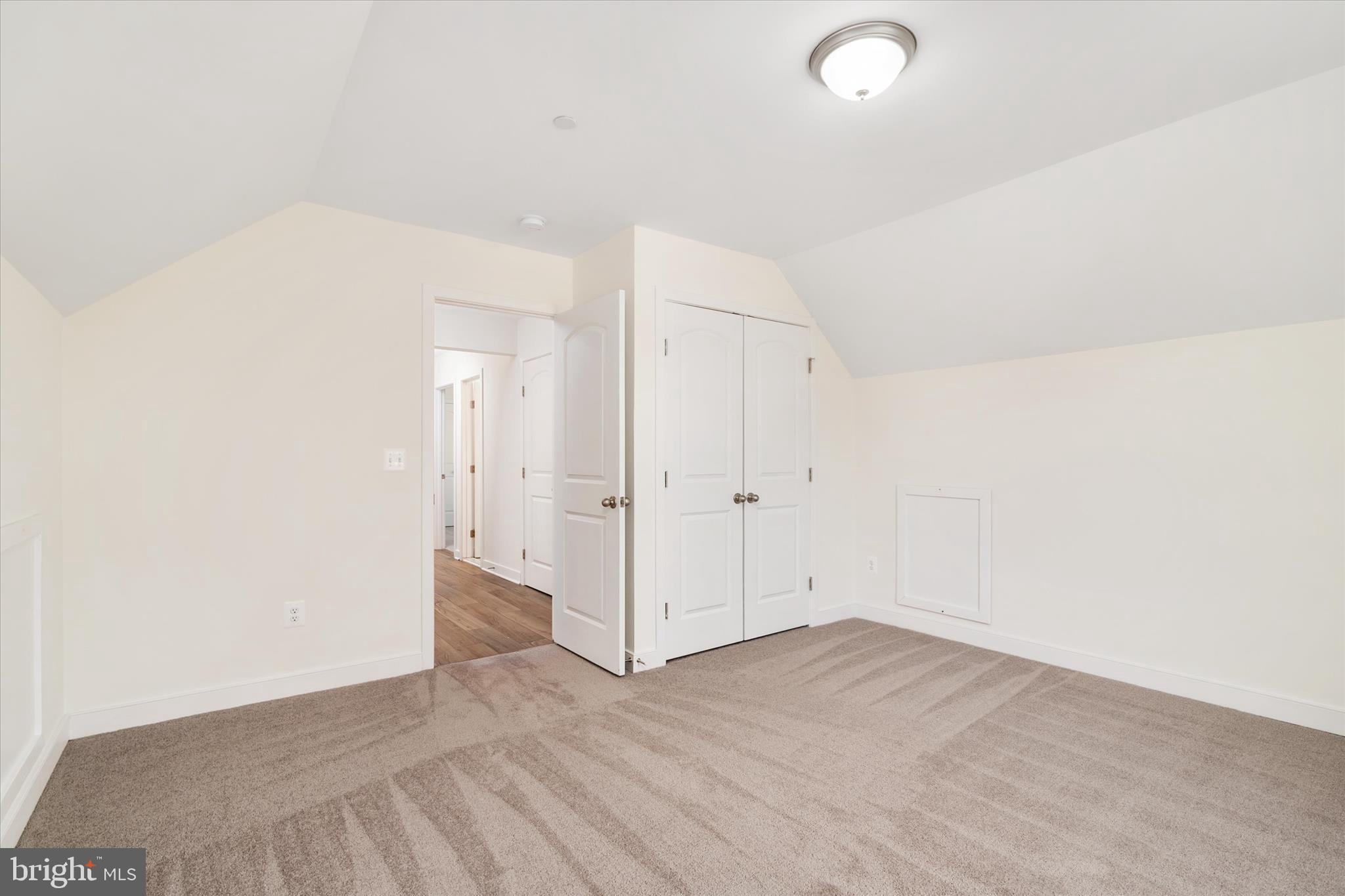 WOODLAND BEACH - Residential