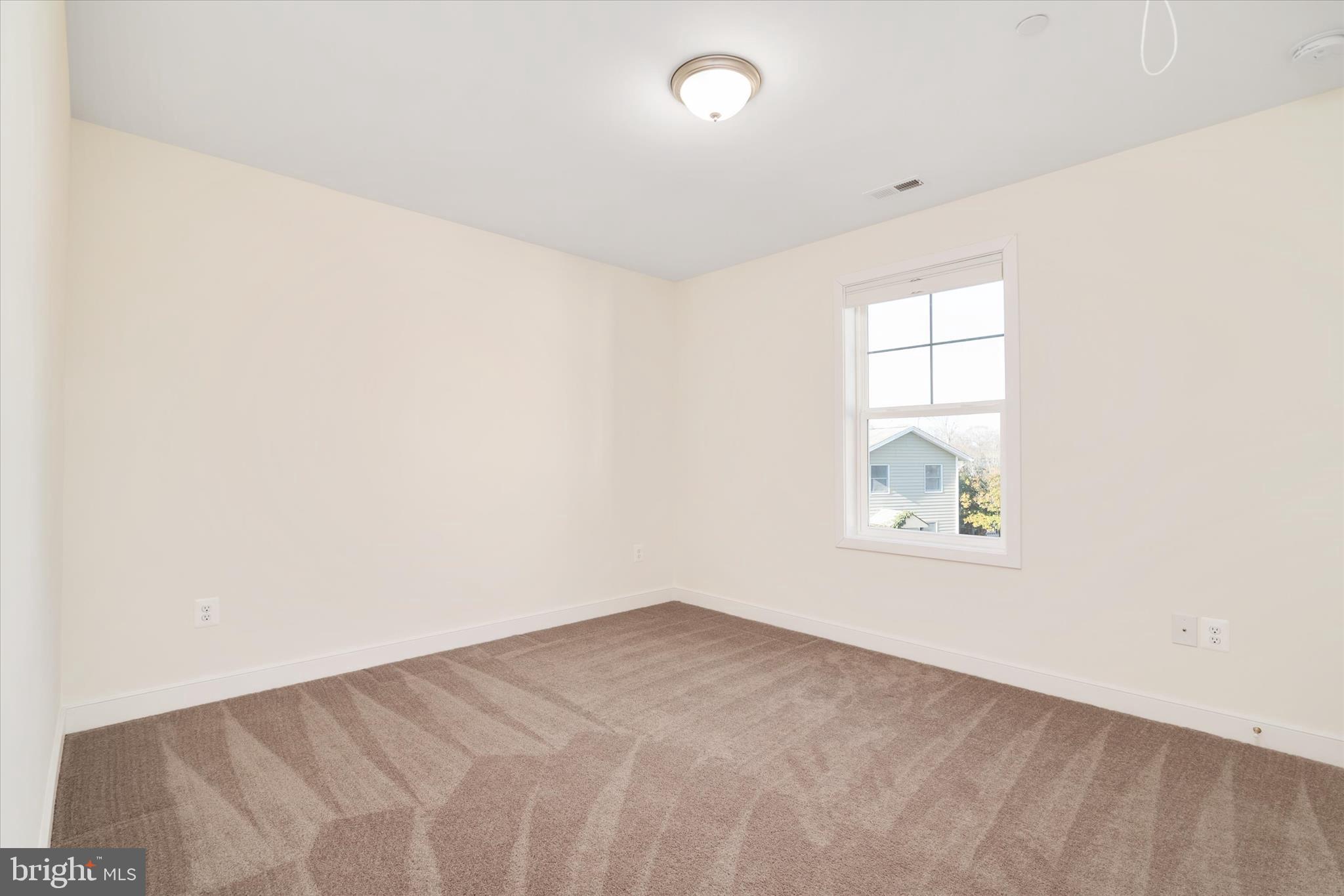 WOODLAND BEACH - Residential