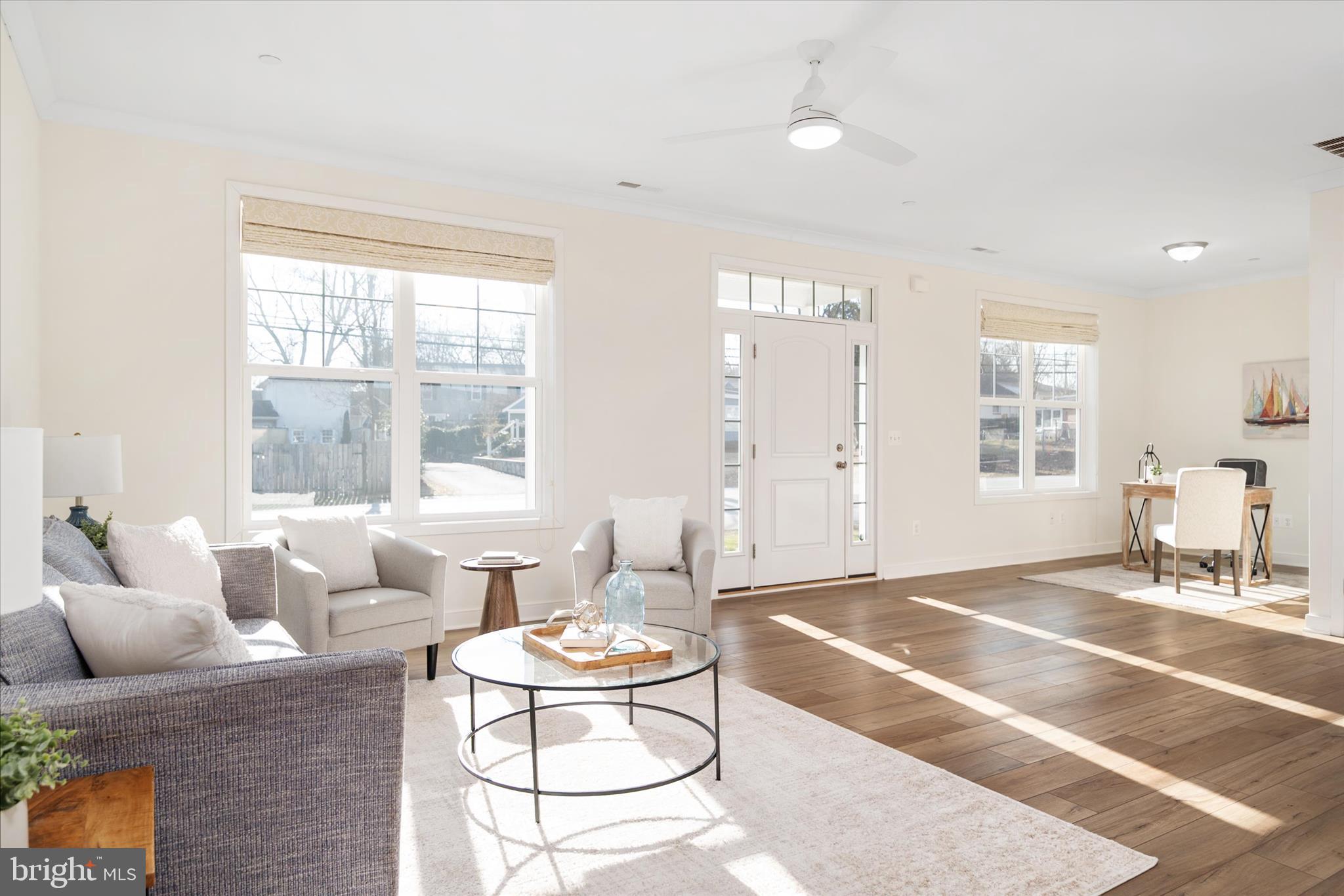 WOODLAND BEACH - Residential