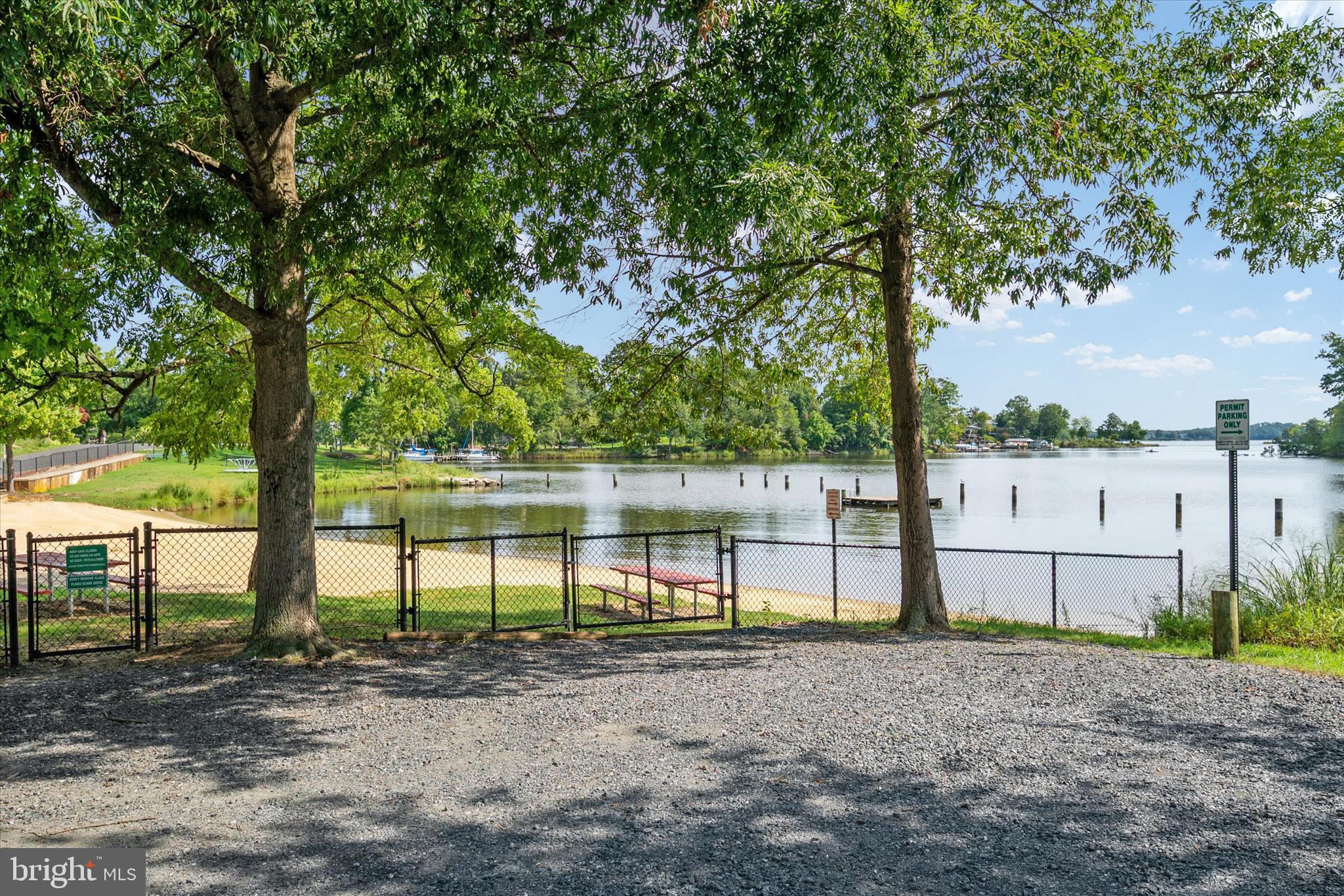 WOODLAND BEACH - Residential