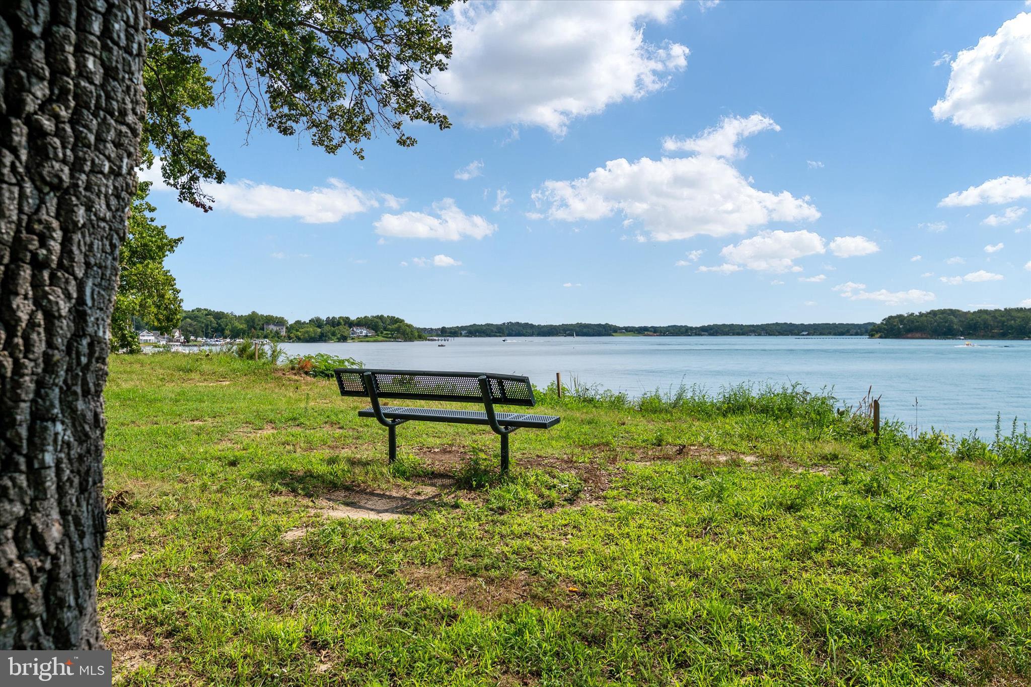 WOODLAND BEACH - Residential