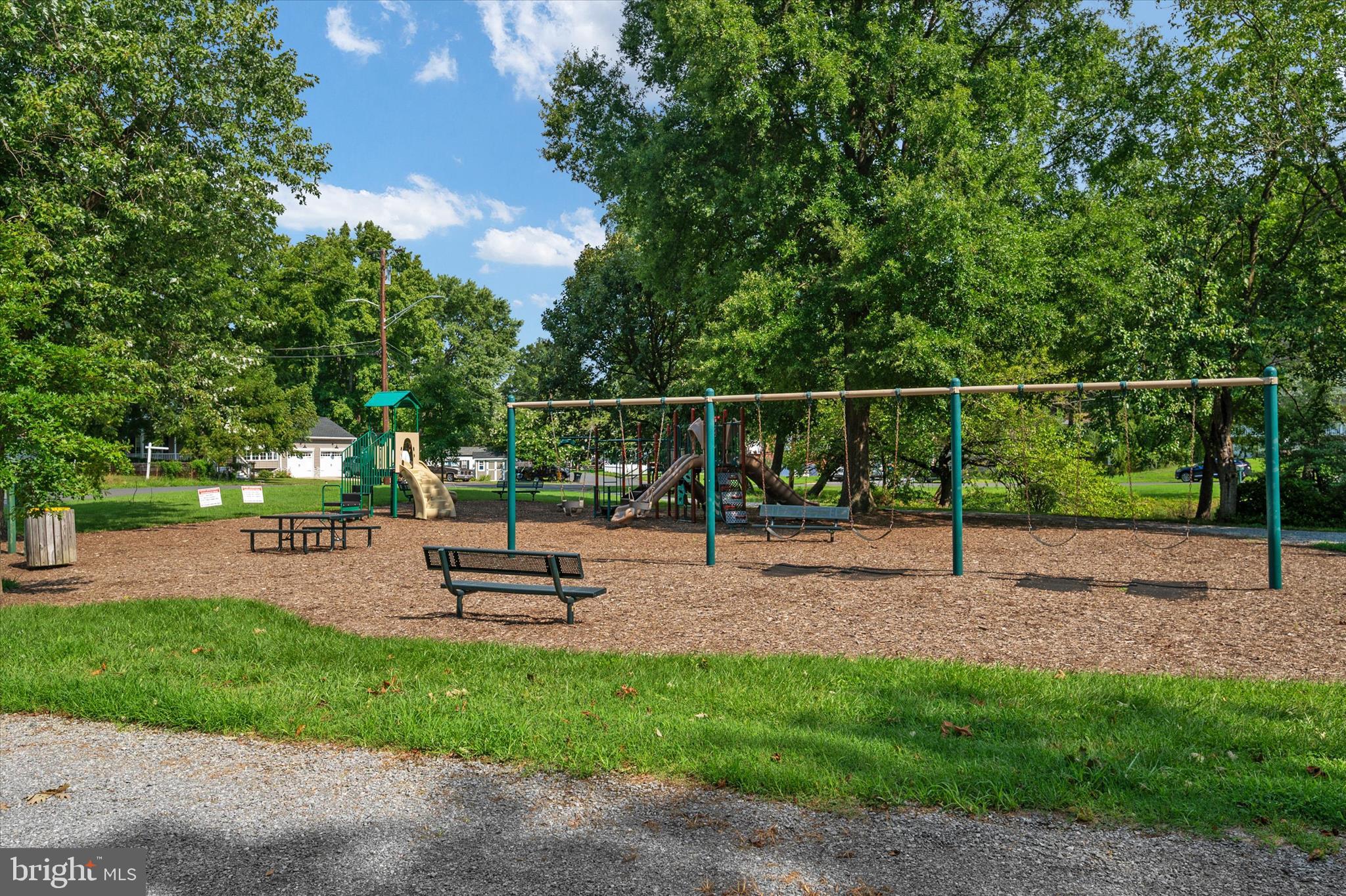 WOODLAND BEACH - Residential