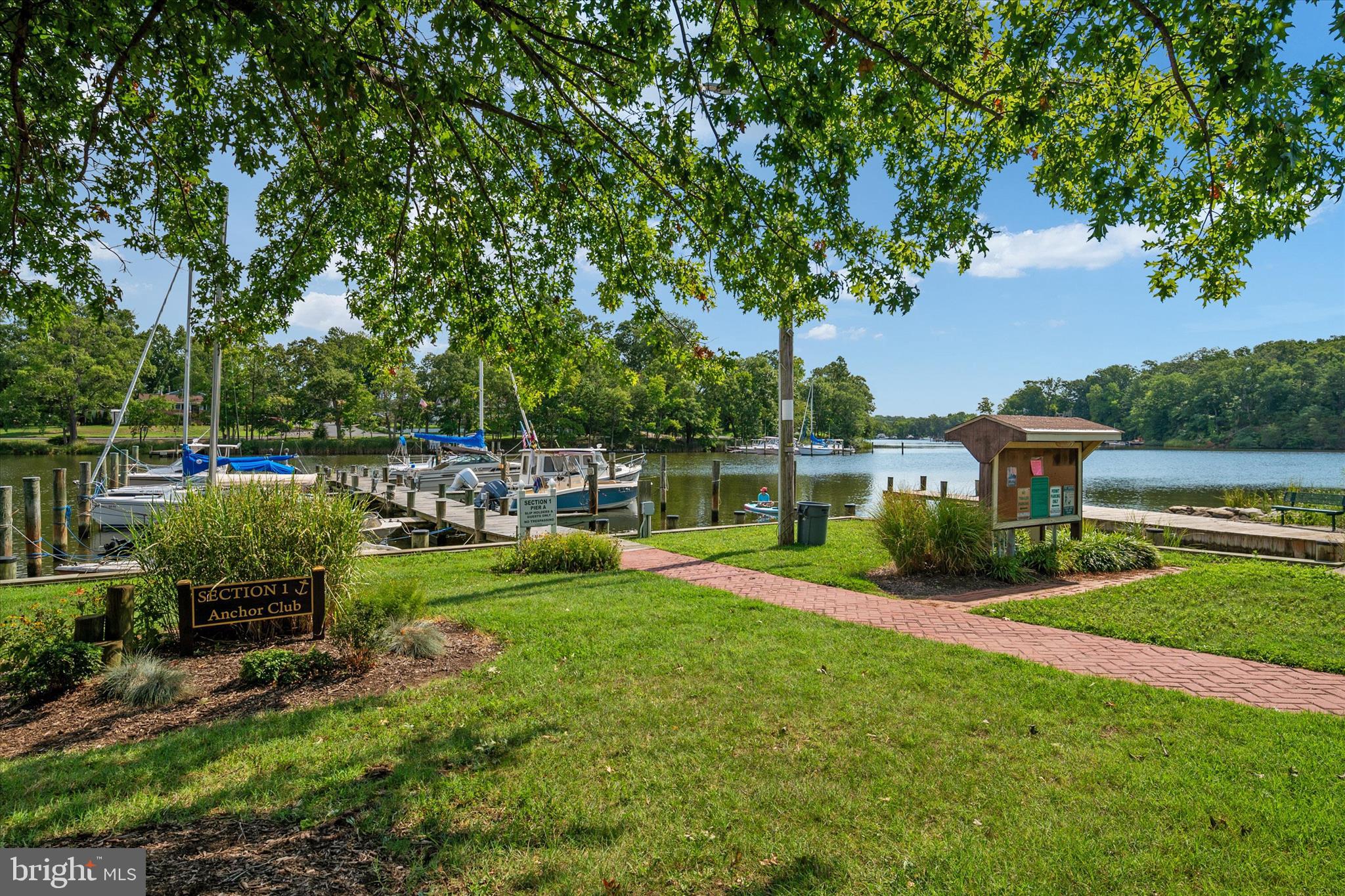 WOODLAND BEACH - Residential