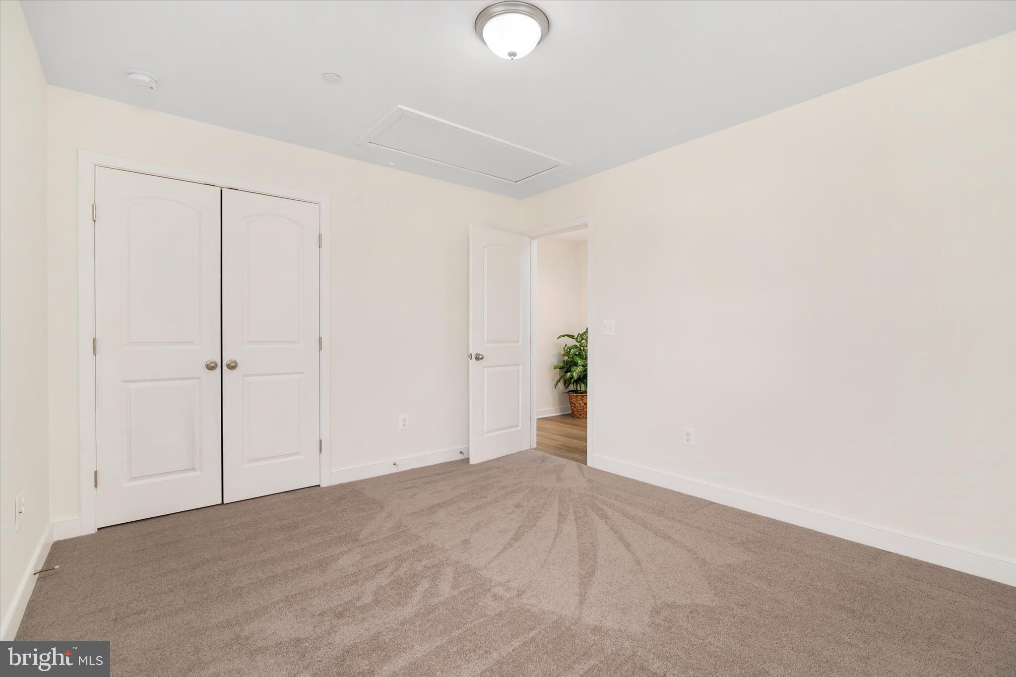 WOODLAND BEACH - Residential