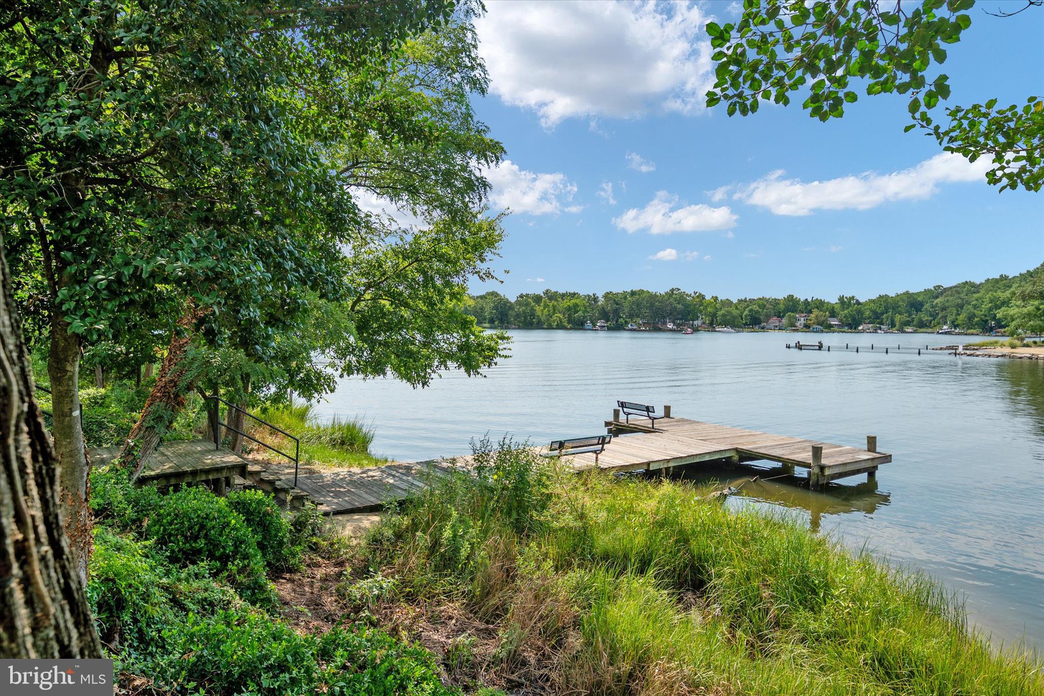 WOODLAND BEACH - Residential