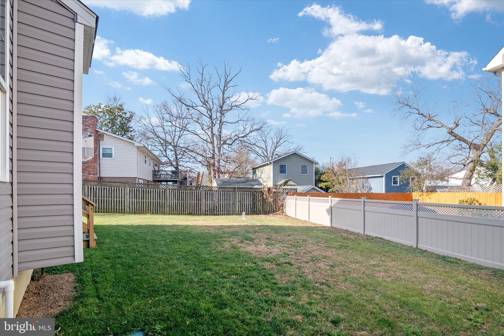 WOODLAND BEACH - Residential