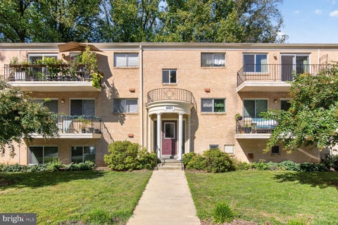 Photo of 10607 Montrose Avenue #M-3, BETHESDA, MD 20814 (MLS # MDMC2256220)