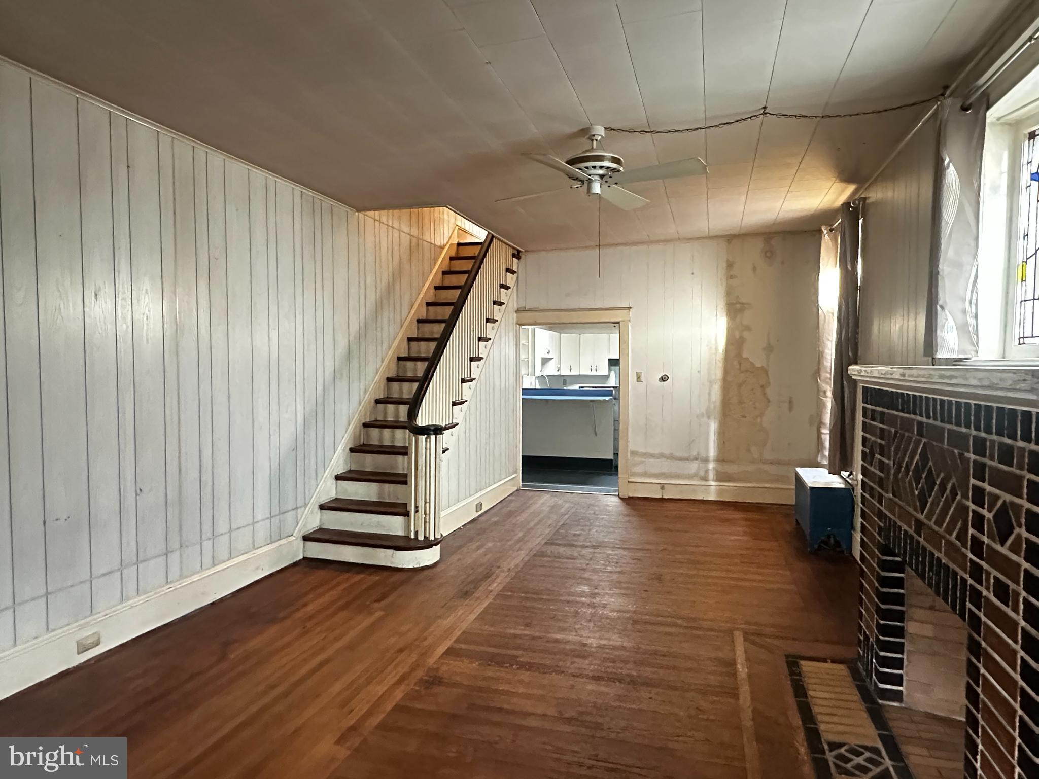 729 W NORWEGIAN STREET