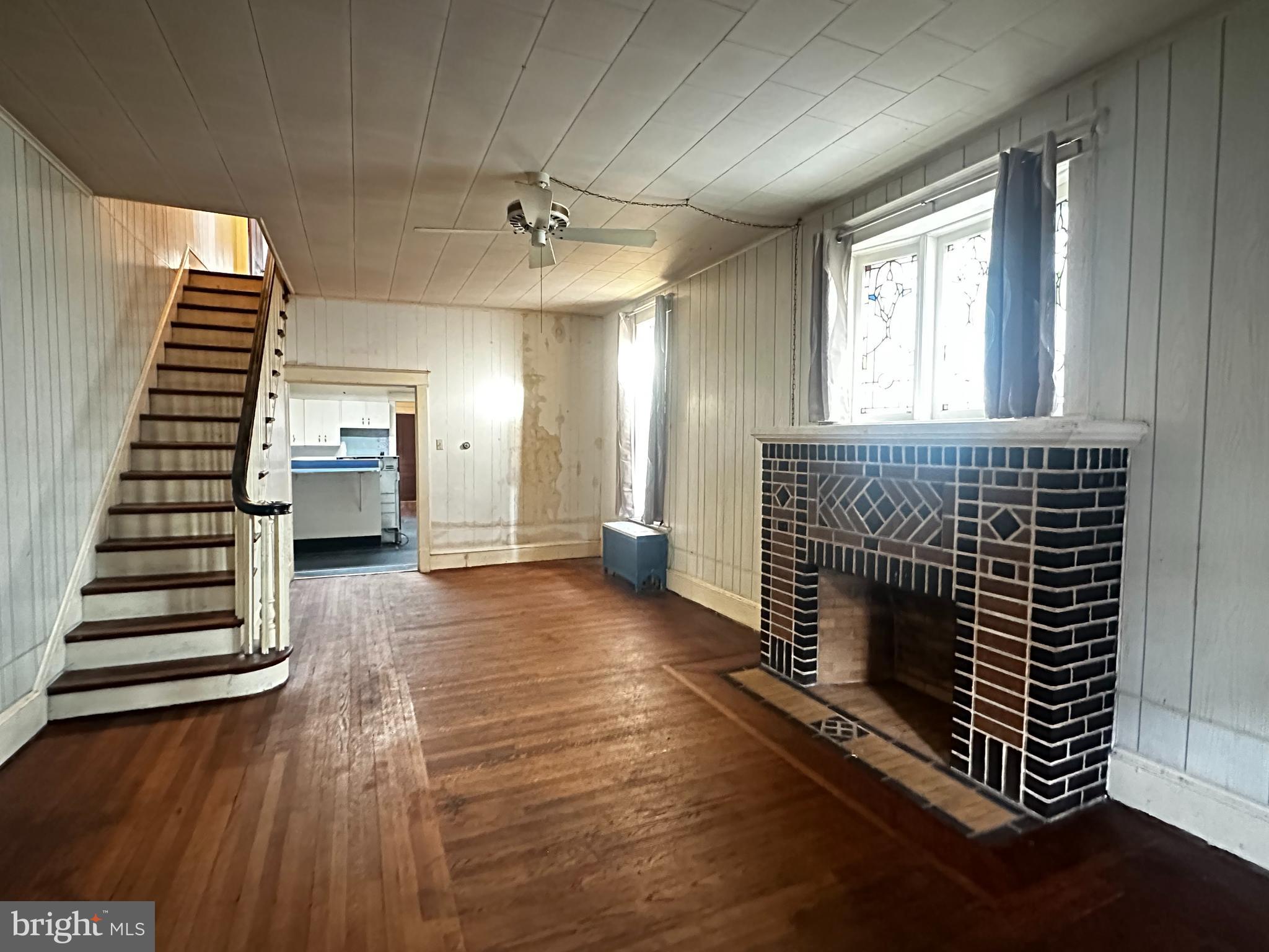 729 W NORWEGIAN STREET