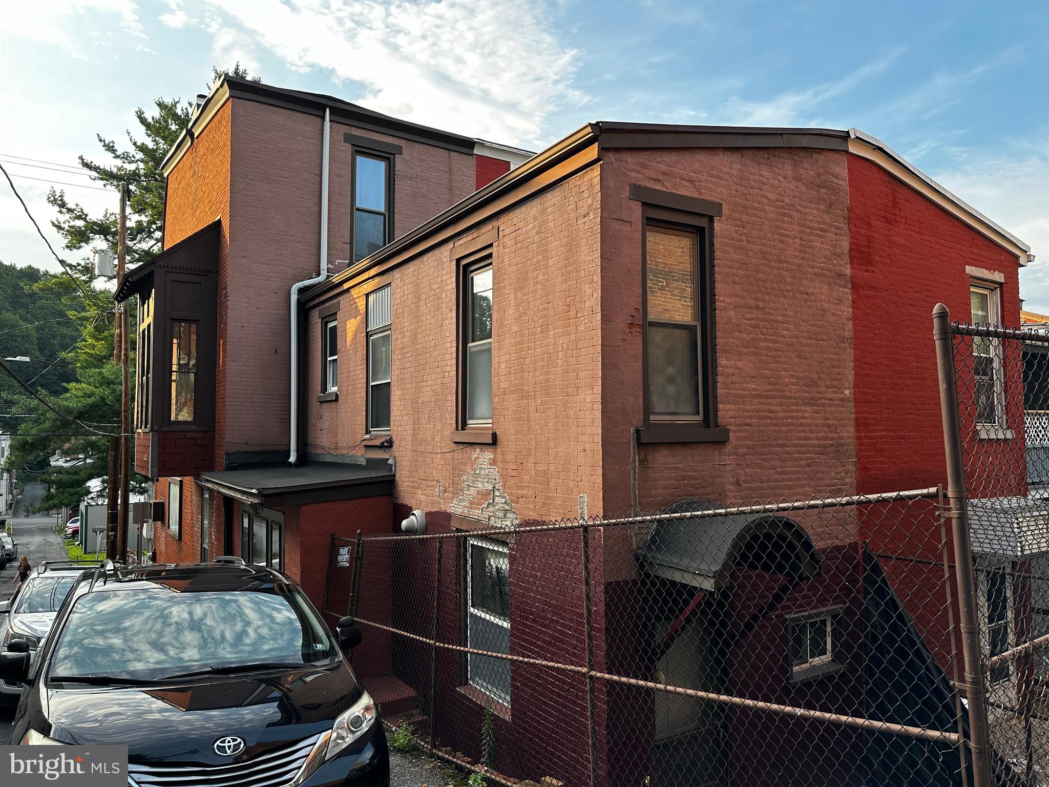 729 W NORWEGIAN STREET