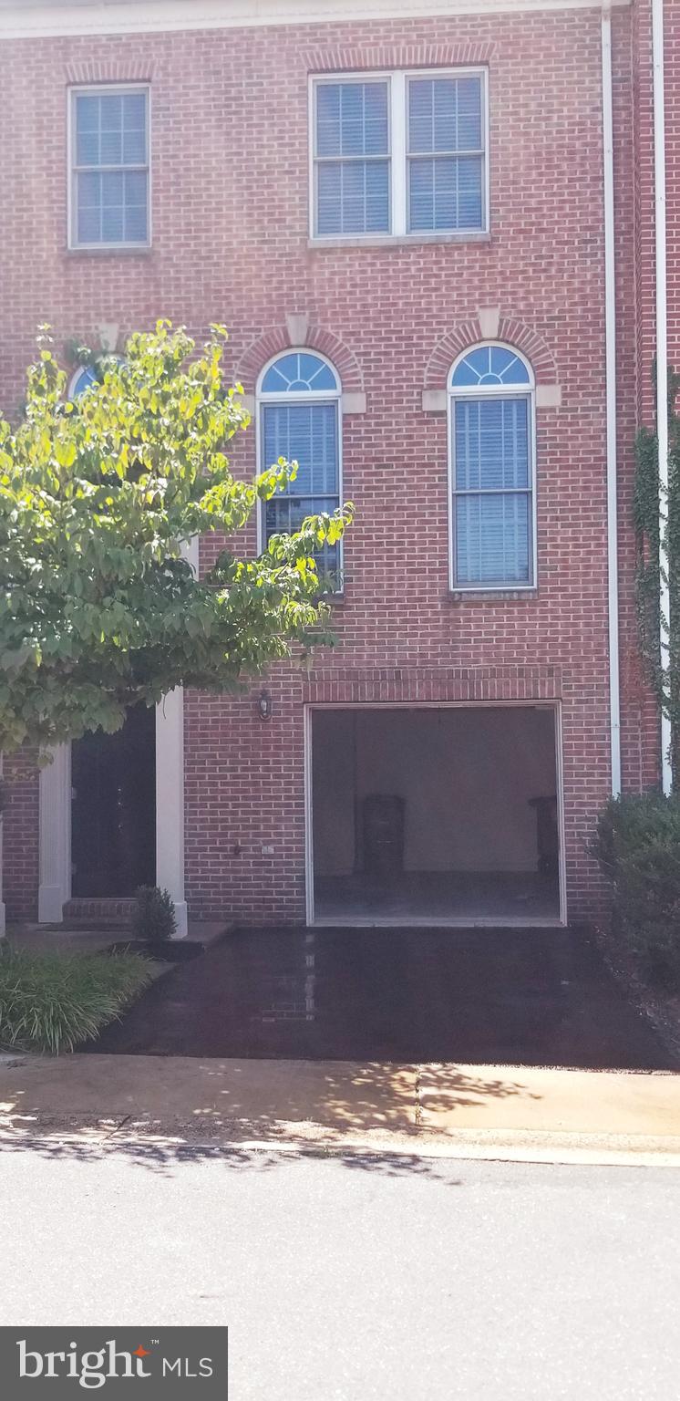 464 WINDING ROSE DRIVE