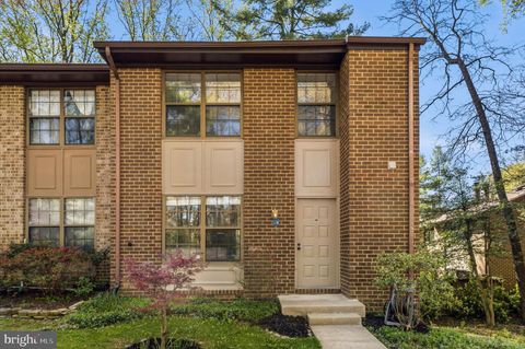 2009 HEADLANDS CIRCLE RESTON VA 20191