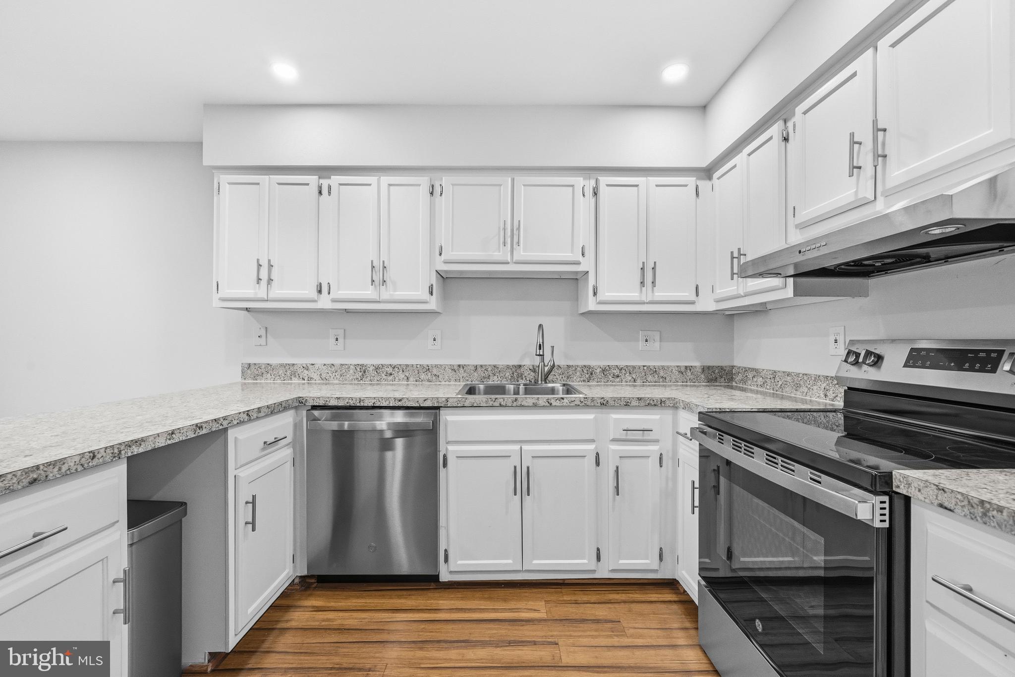 RESTON - Residential