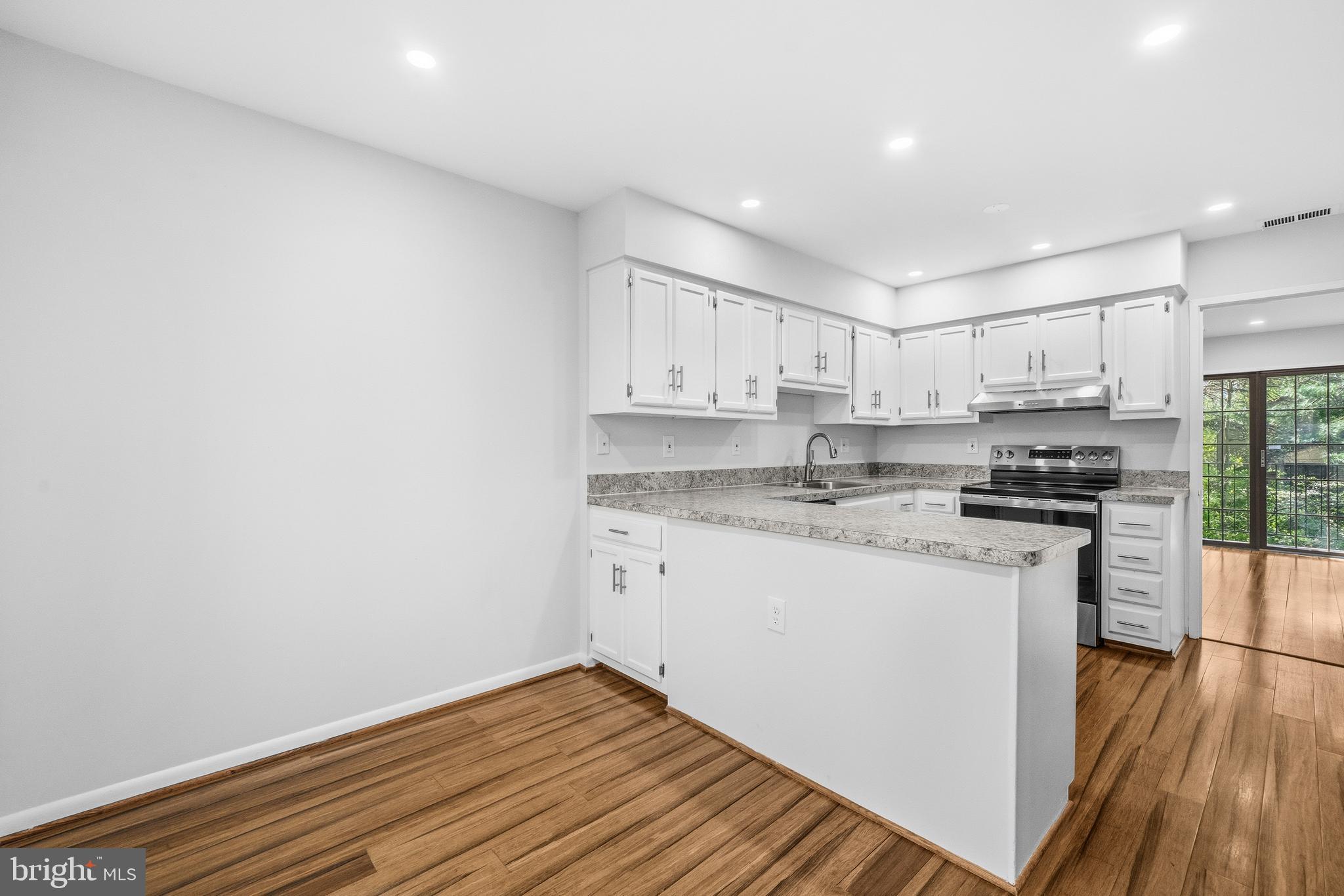 RESTON - Residential