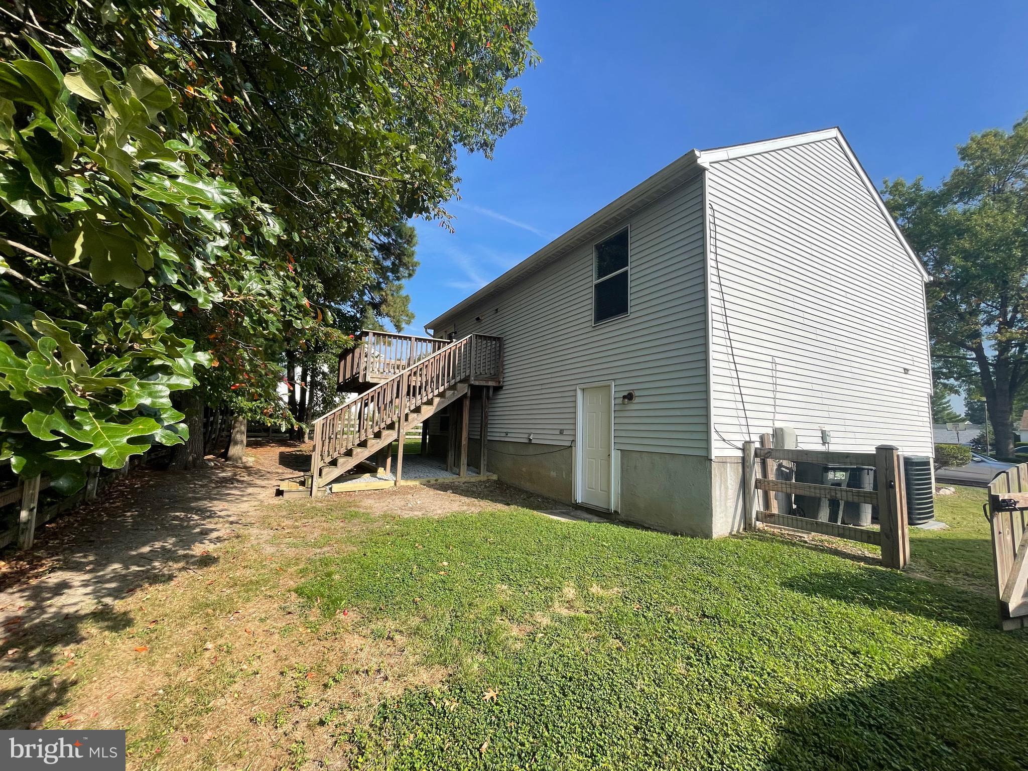 LAWRENCE HILL - Residential