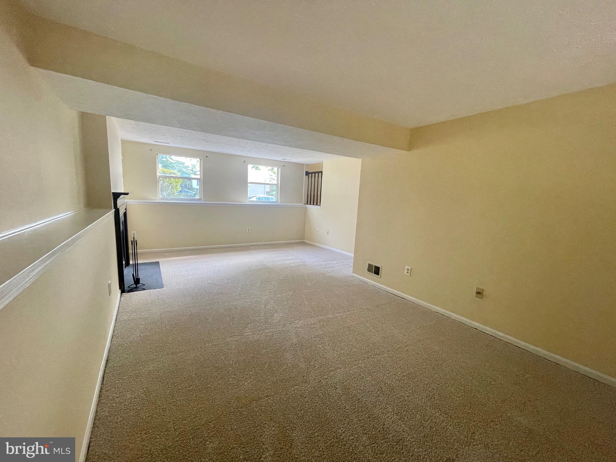 LAWRENCE HILL - Residential