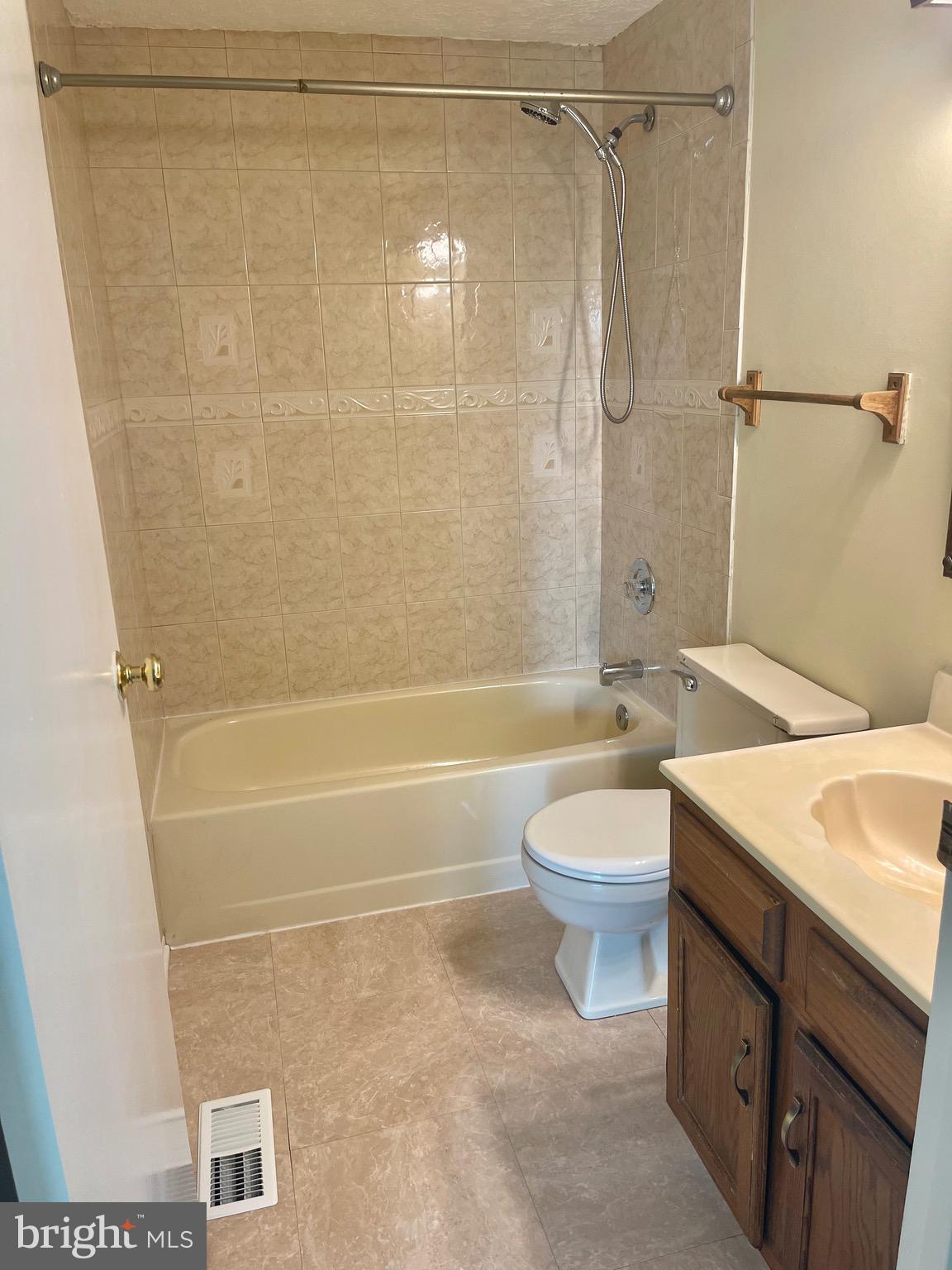 LAWRENCE HILL - Residential