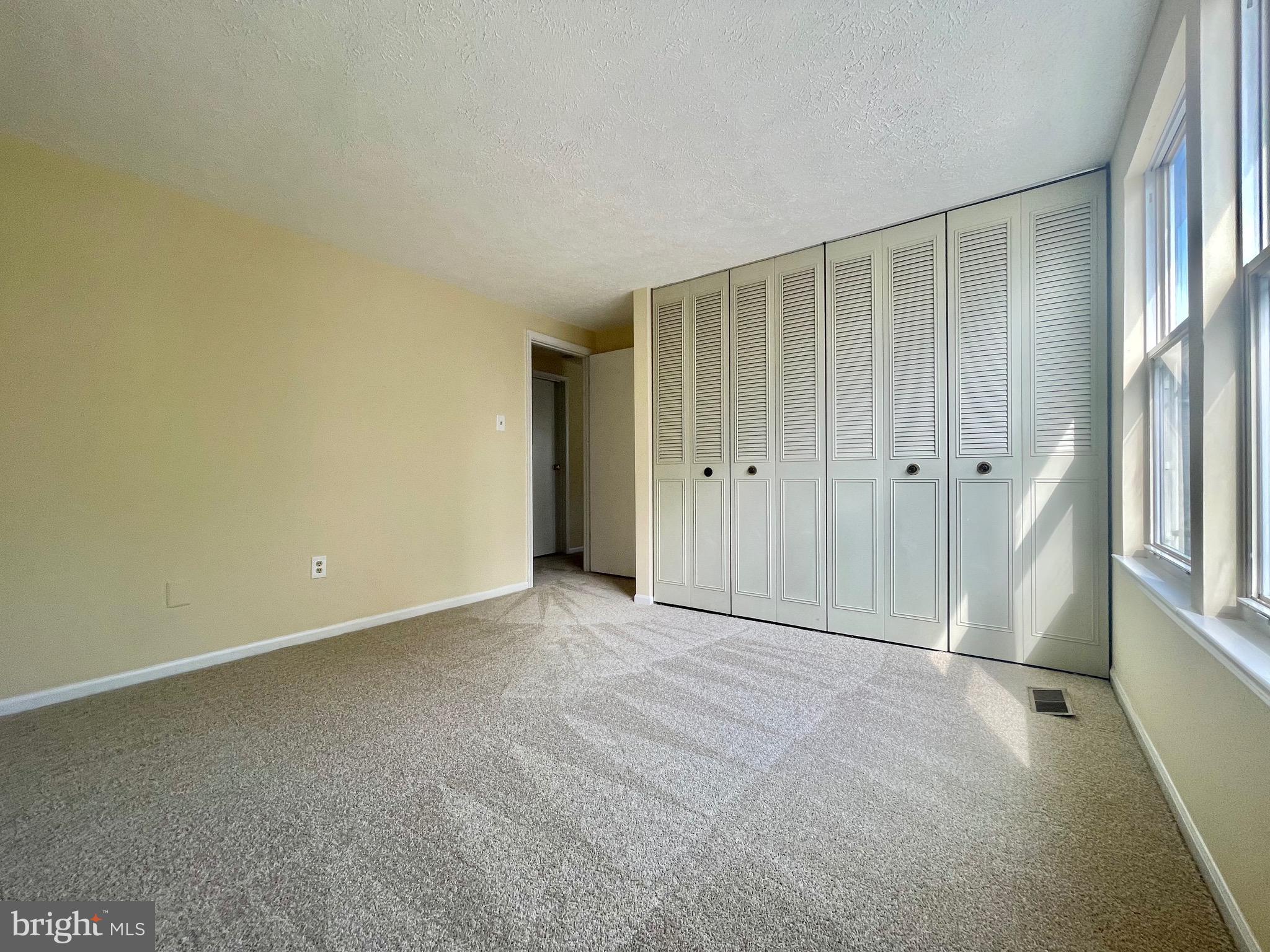 LAWRENCE HILL - Residential