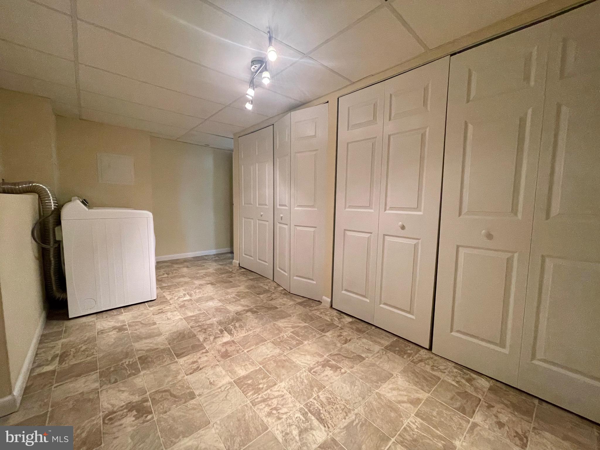 LAWRENCE HILL - Residential